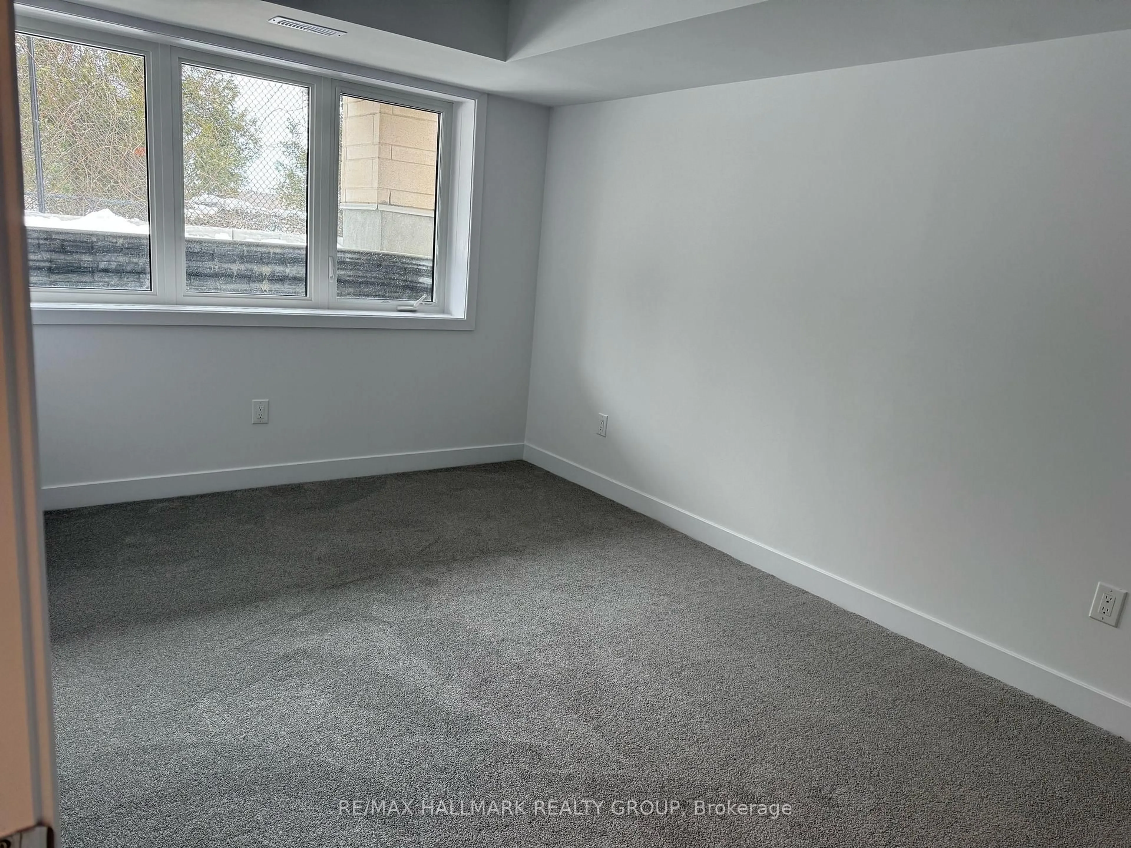 A pic of a room for 1017 Silhouette Private, Ottawa Ontario K2J 2R3