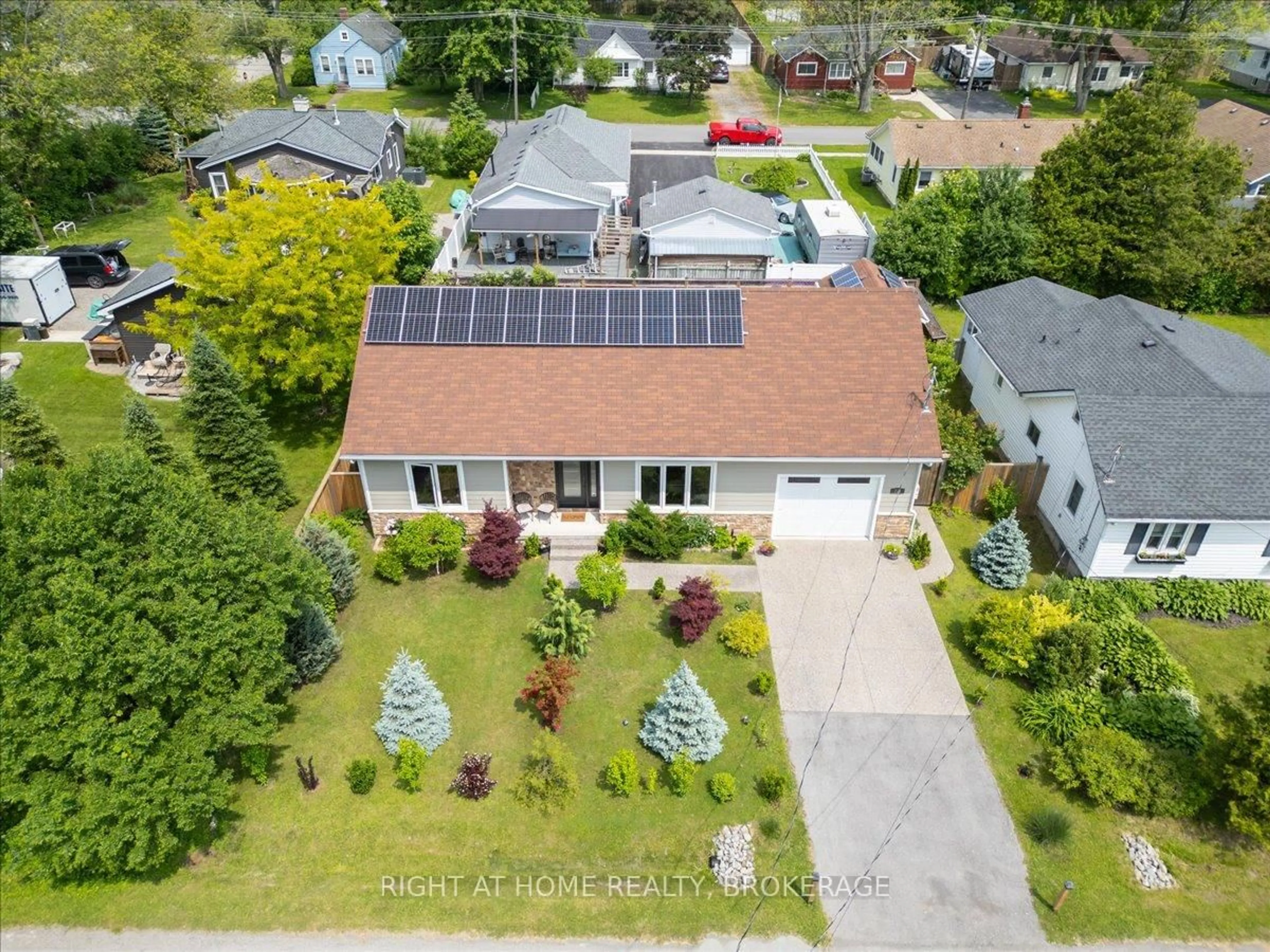 A pic from outside/outdoor area/front of a property/back of a property/a pic from drone, street for 226 Westwood Ave, Fort Erie Ontario L0S 1B0