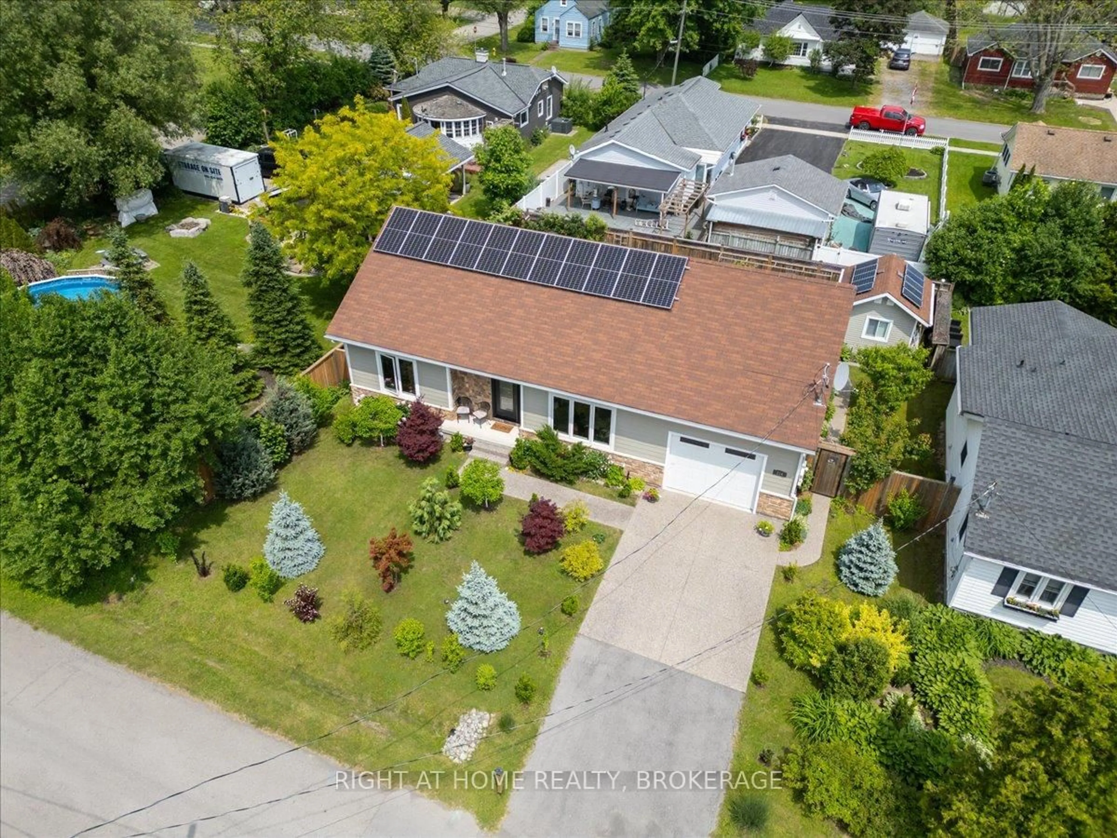 A pic from outside/outdoor area/front of a property/back of a property/a pic from drone, street for 226 Westwood Ave, Fort Erie Ontario L0S 1B0