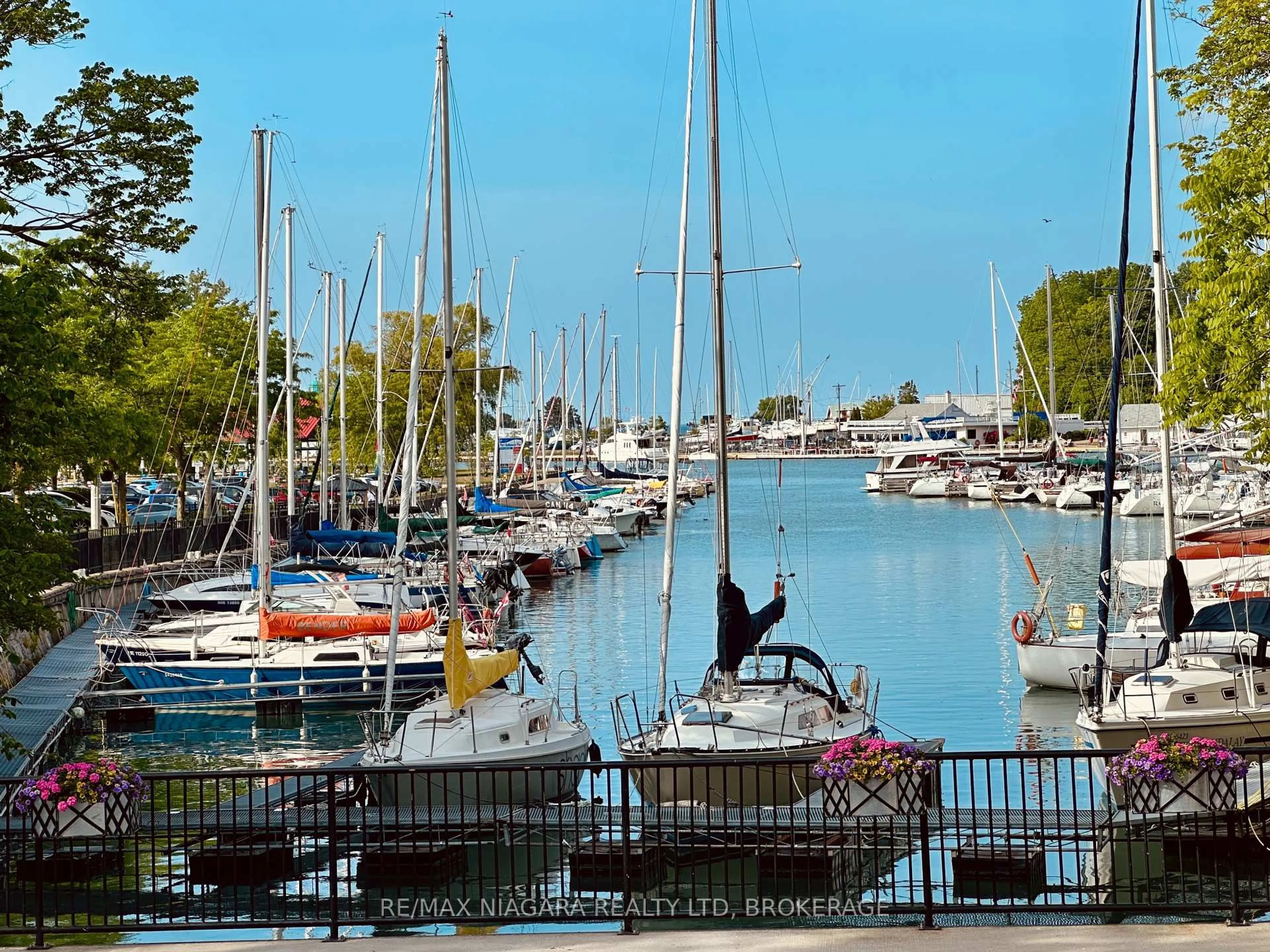 Patio, water/lake/river/ocean view for 9 Shelley Ave, St. Catharines Ontario L2N 5L4