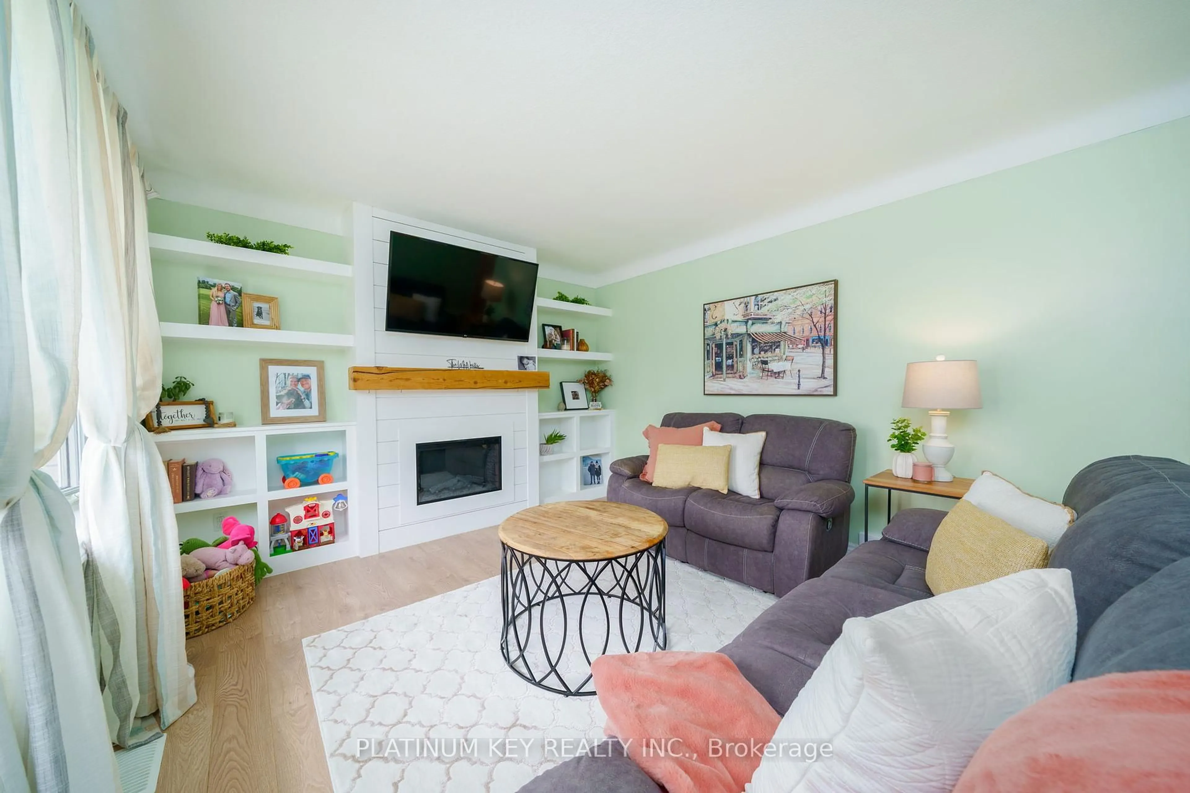 Living room with furniture, wood/laminate floor for 382 Adelaide St, Strathroy Caradoc Ontario N7G 2W3