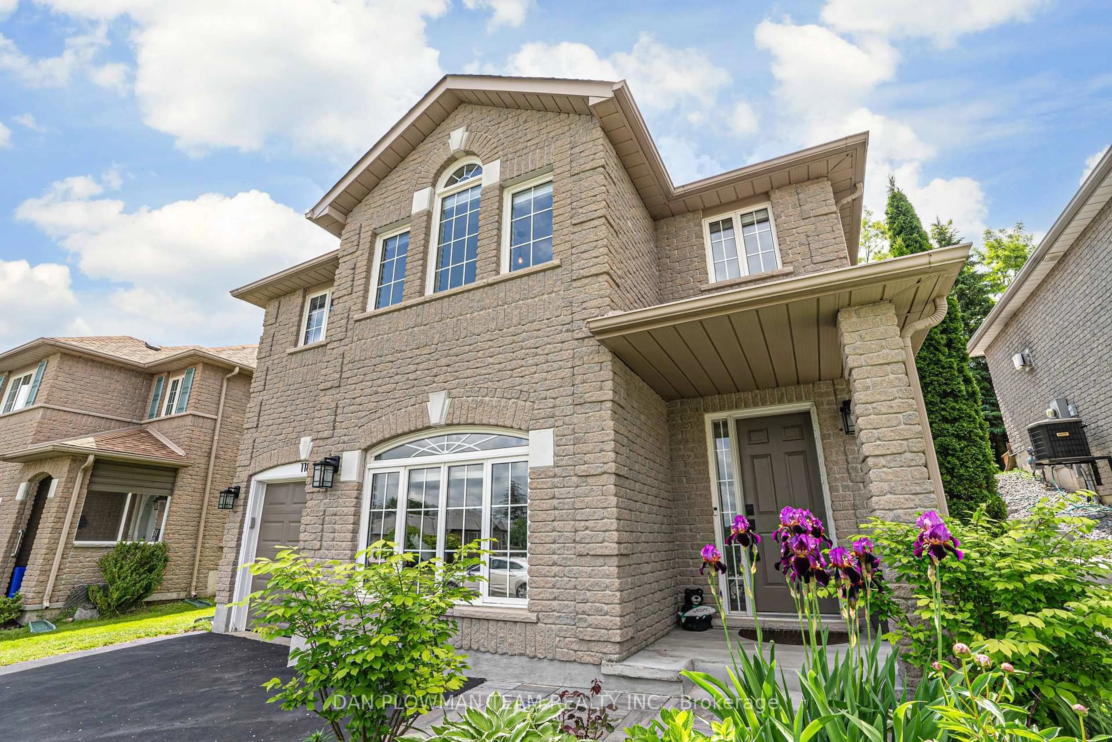 Home with brick exterior material, unknown for 1186 Baker St, Peterborough North Ontario K9H 7P9
