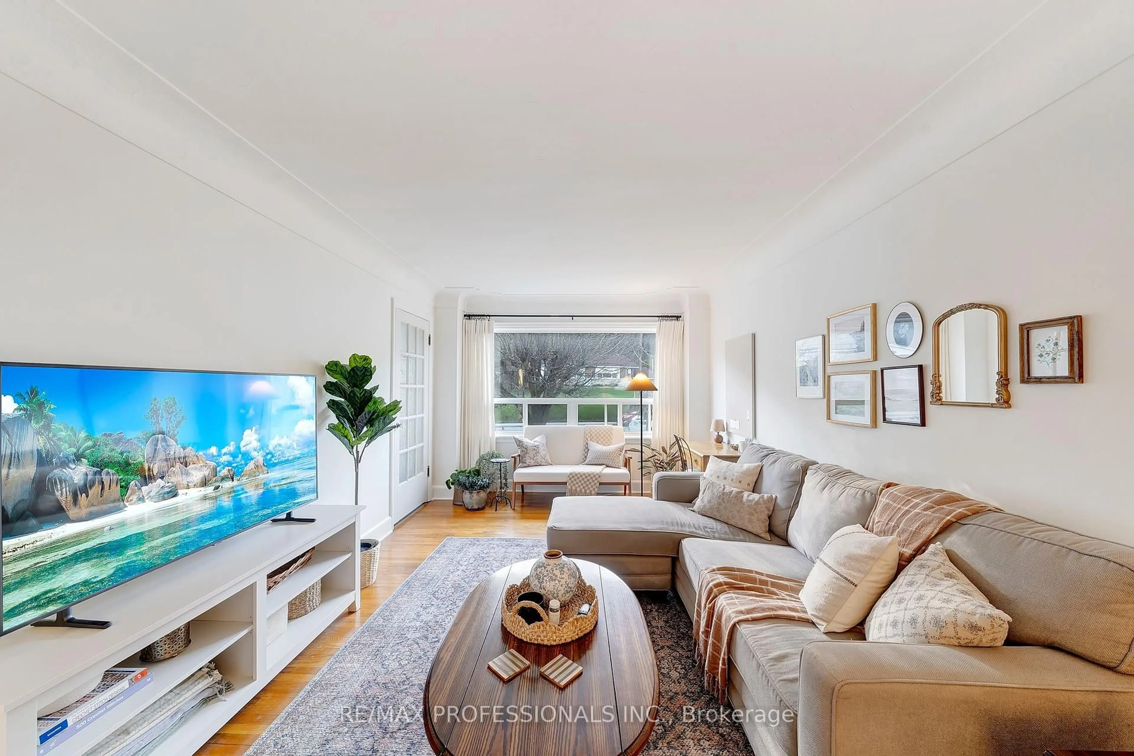 Living room with furniture, unknown for 129 Kimberly Dr, Hamilton Ontario L8K 4K9