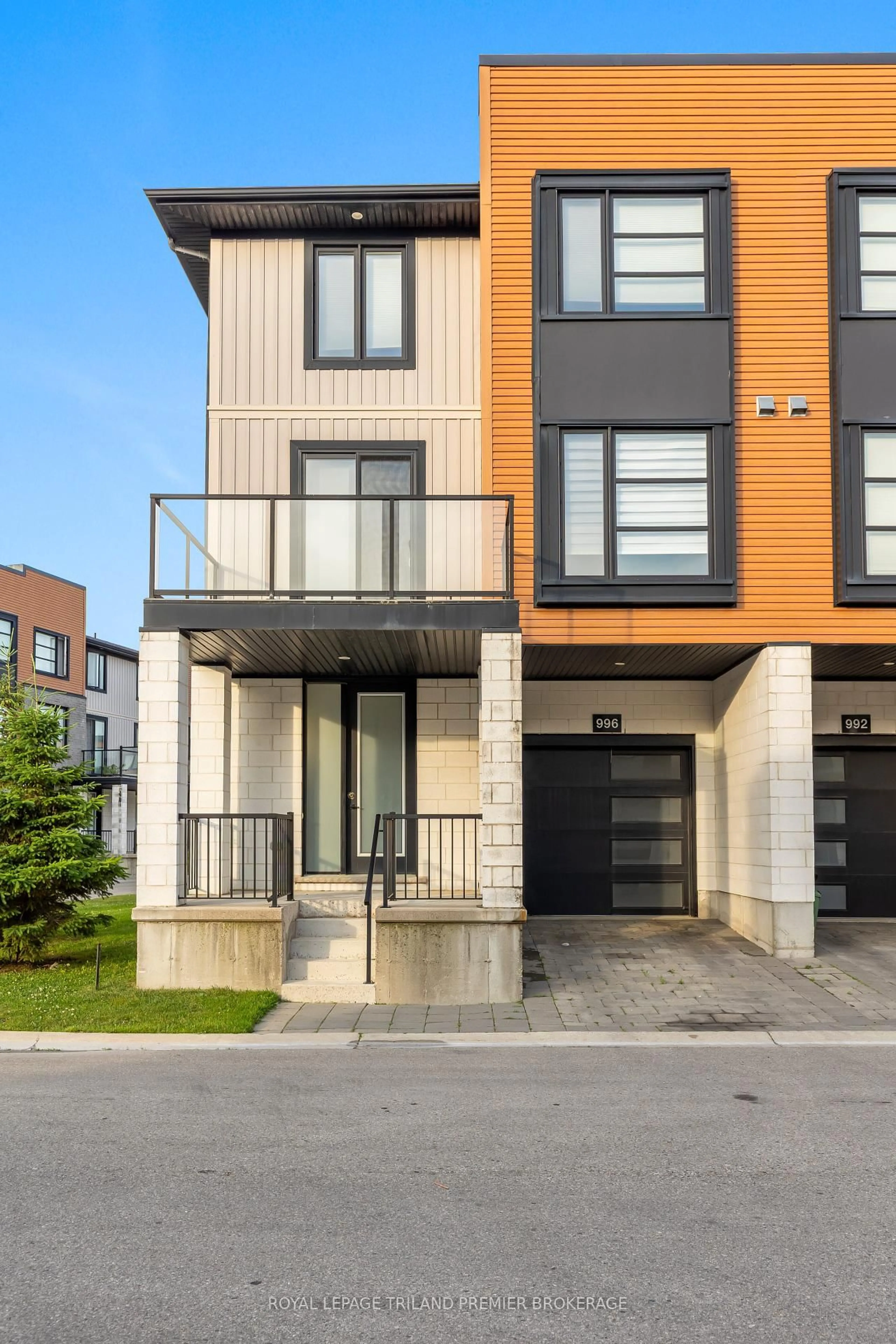 Home with brick exterior material, street for 996 WEST VILLAGE Sq, London North Ontario N6H 0J7