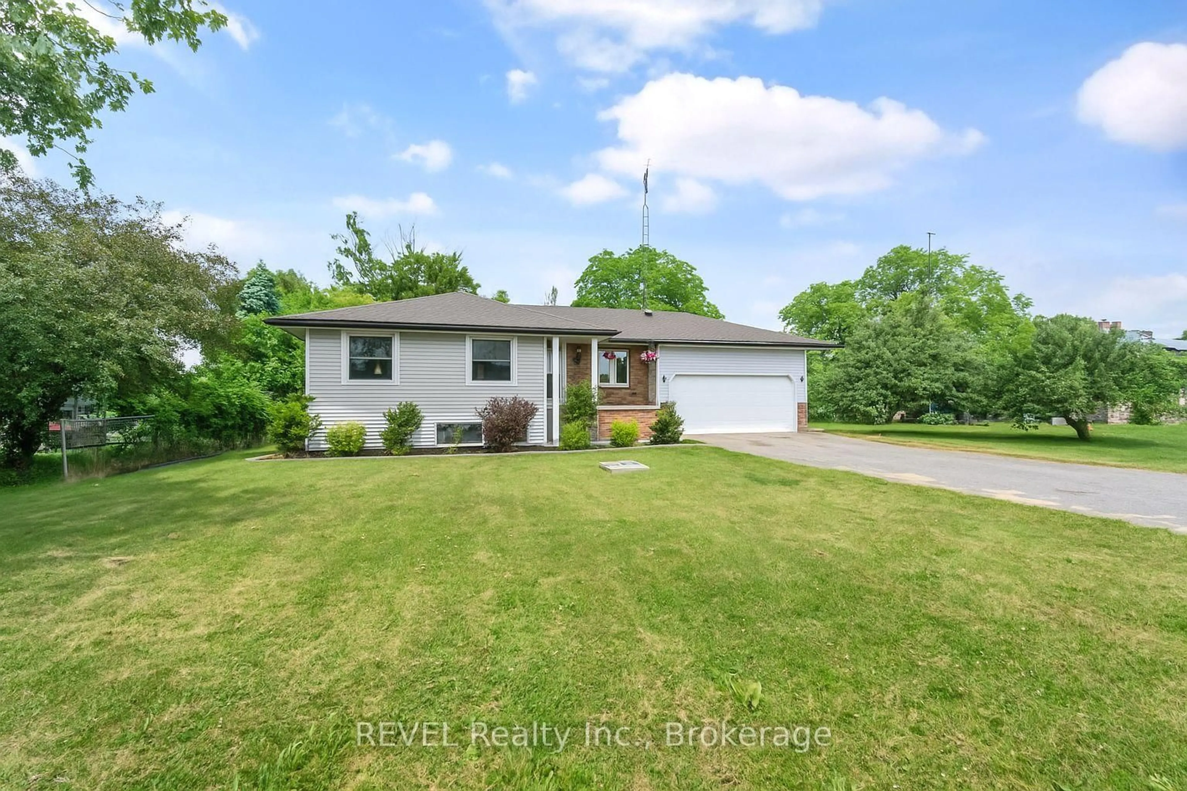 A pic from outside/outdoor area/front of a property/back of a property/a pic from drone, water/lake/river/ocean view for 60826 Regional Road 27 Rd, Wainfleet Ontario L3B 5N6