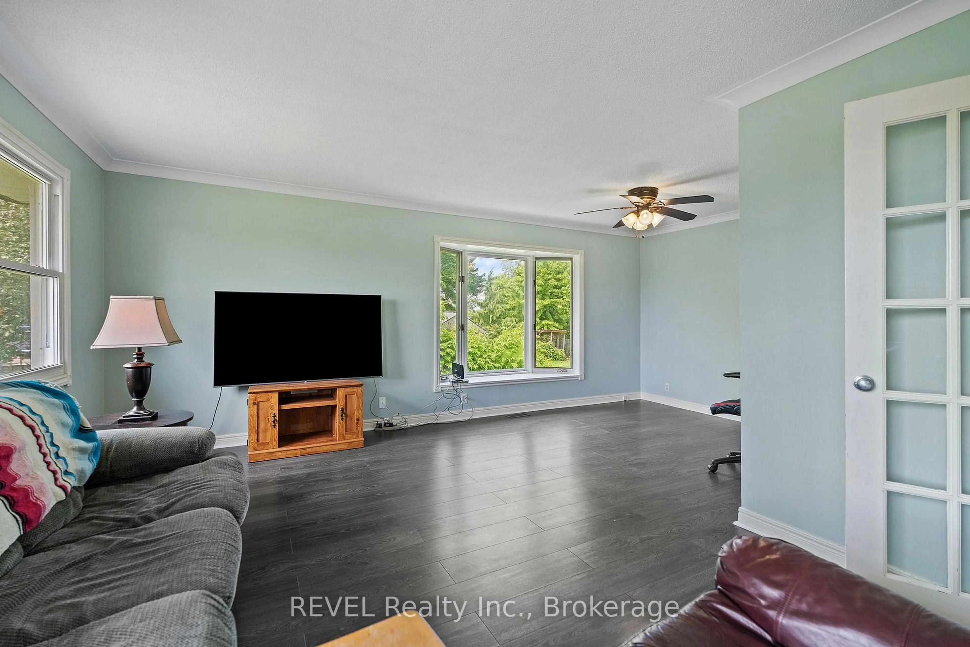 Living room with furniture, unknown for 60826 Regional Road 27 Rd, Wainfleet Ontario L3B 5N6