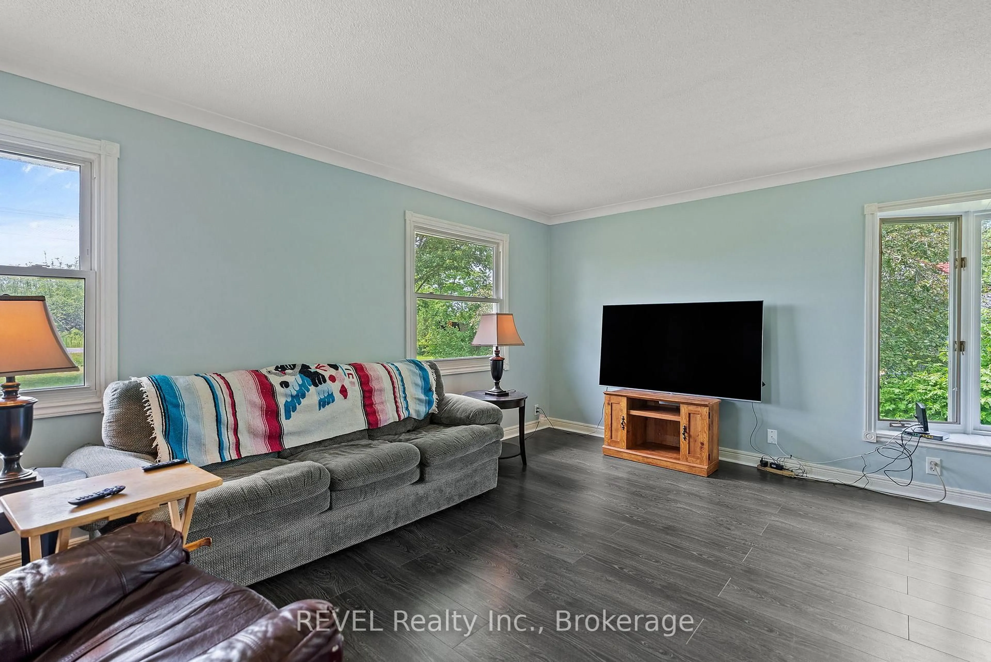 Living room with furniture, unknown for 60826 Regional Road 27 Rd, Wainfleet Ontario L3B 5N6
