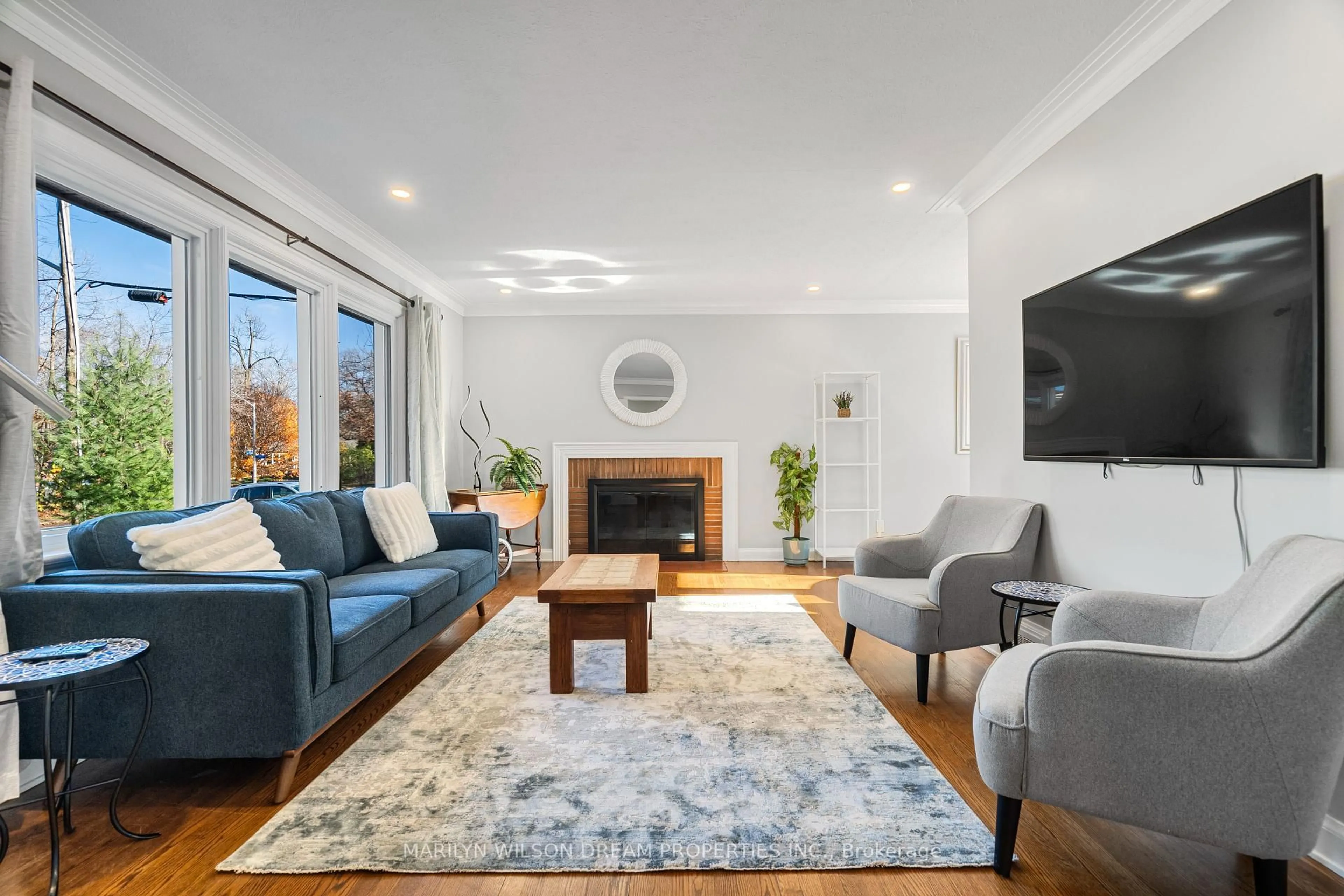 Living room with furniture, unknown for 446 Thessaly Circ, Ottawa Ontario K1H 5W5