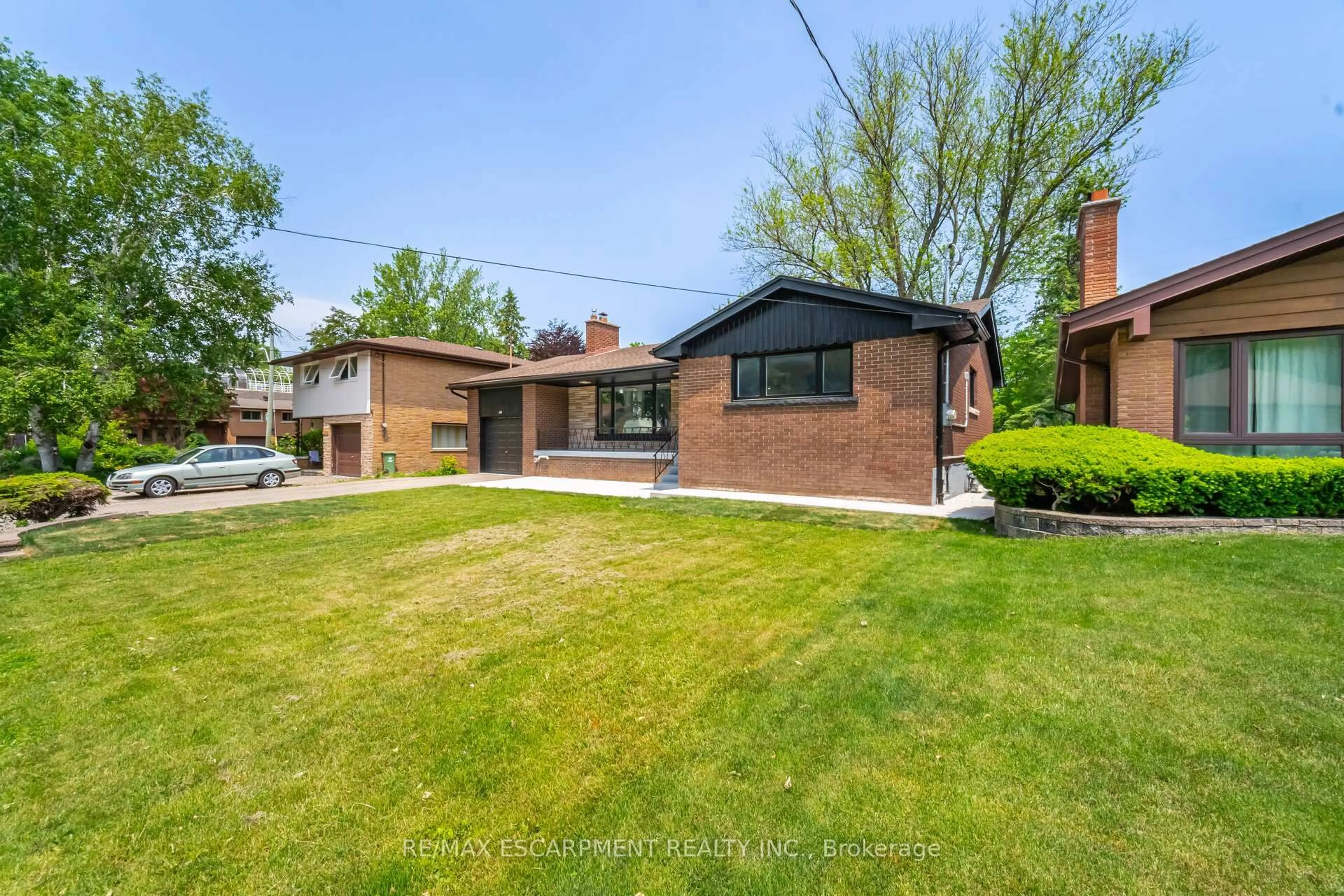 Home with brick exterior material, street for 121 Lower Horning Rd, Hamilton Ontario L8S 3G8