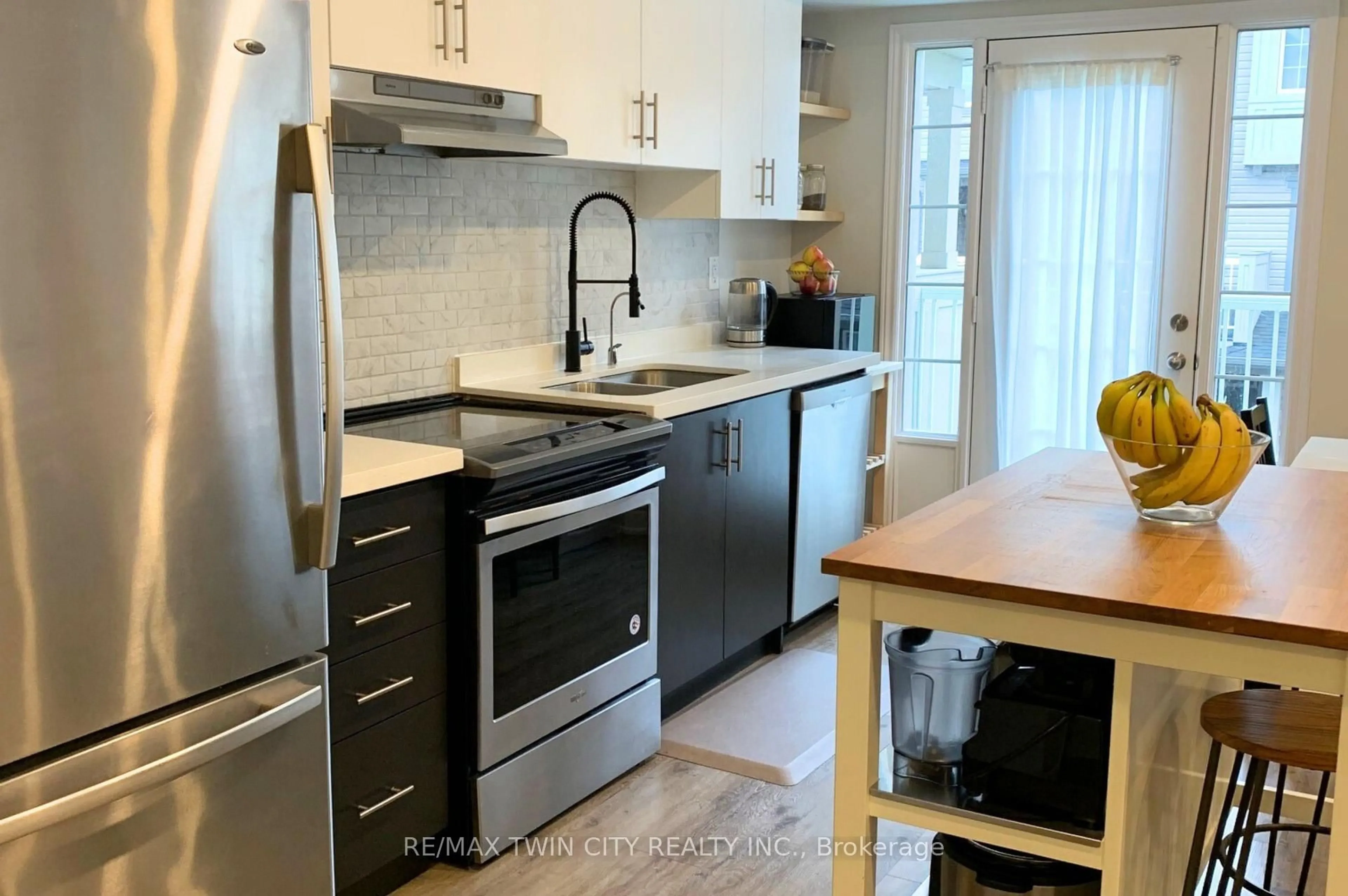 Open concept kitchen, unknown for 420 Linden Dr ##21, Cambridge Ontario N3H 0C6