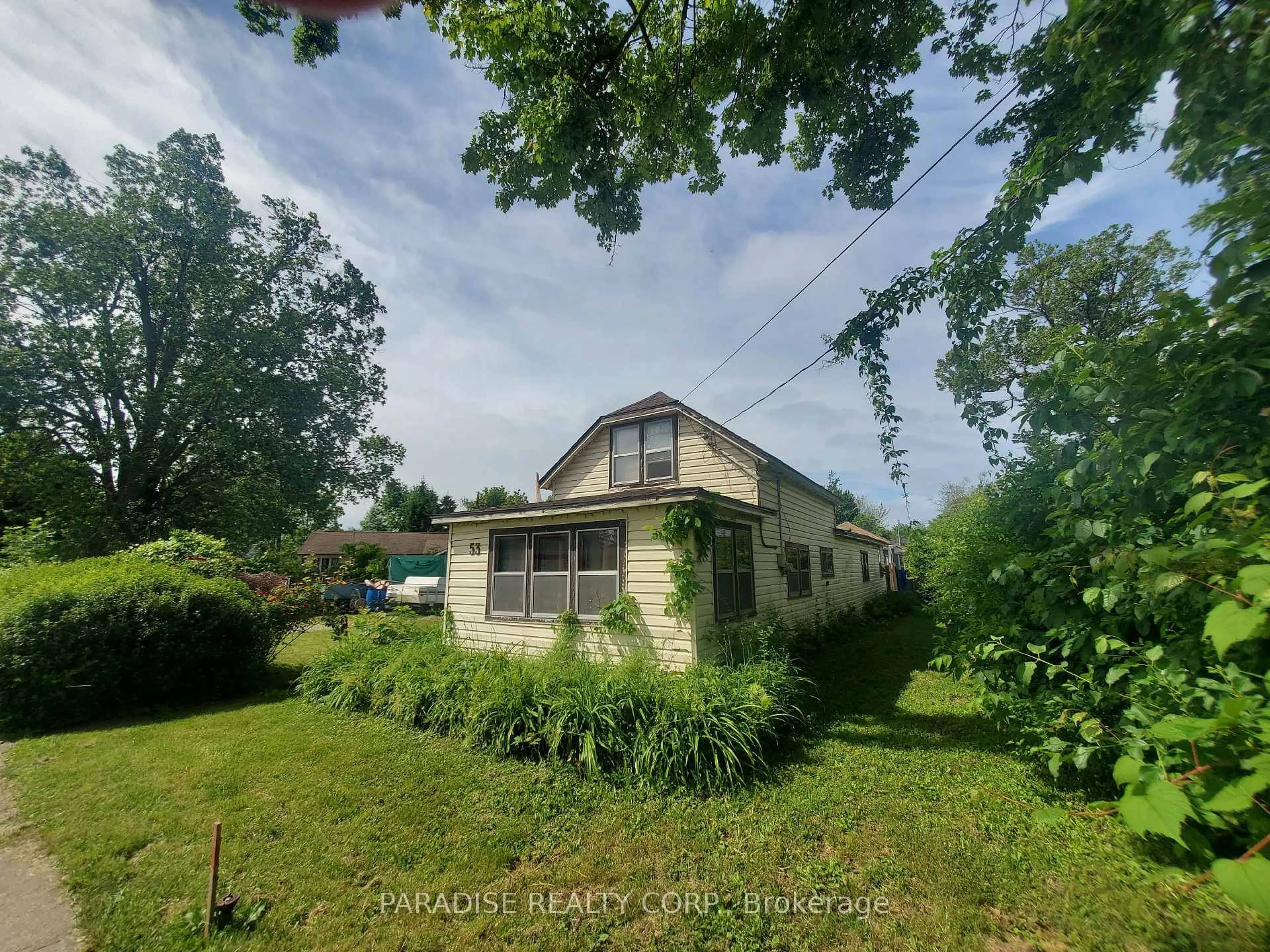 A pic from outside/outdoor area/front of a property/back of a property/a pic from drone, building for 53 Cambridge Rd, Fort Erie Ontario L0S 1B0