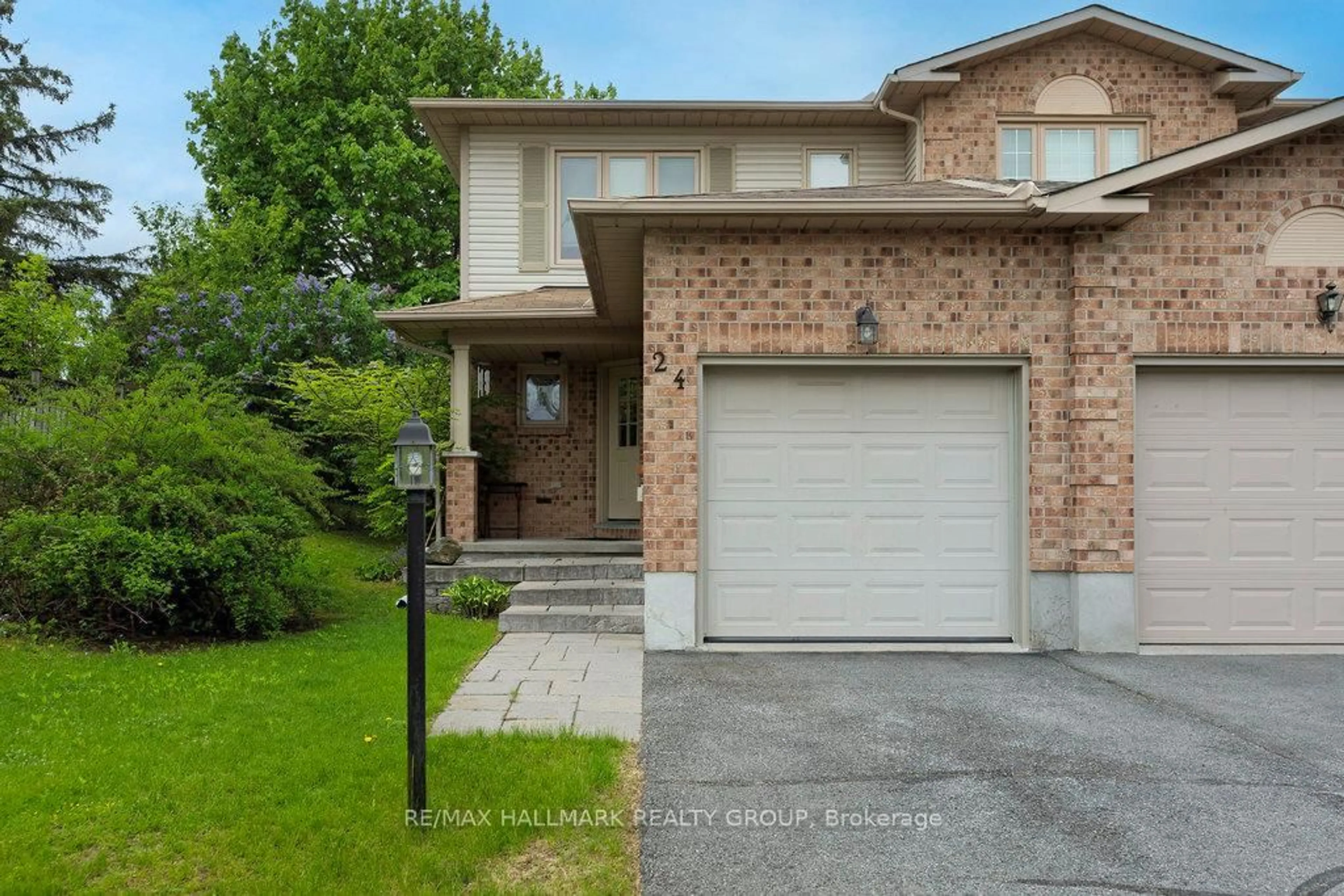 Home with brick exterior material, street for 24 Ravenscroft Crt, Stittsville Ontario K2S 1R3