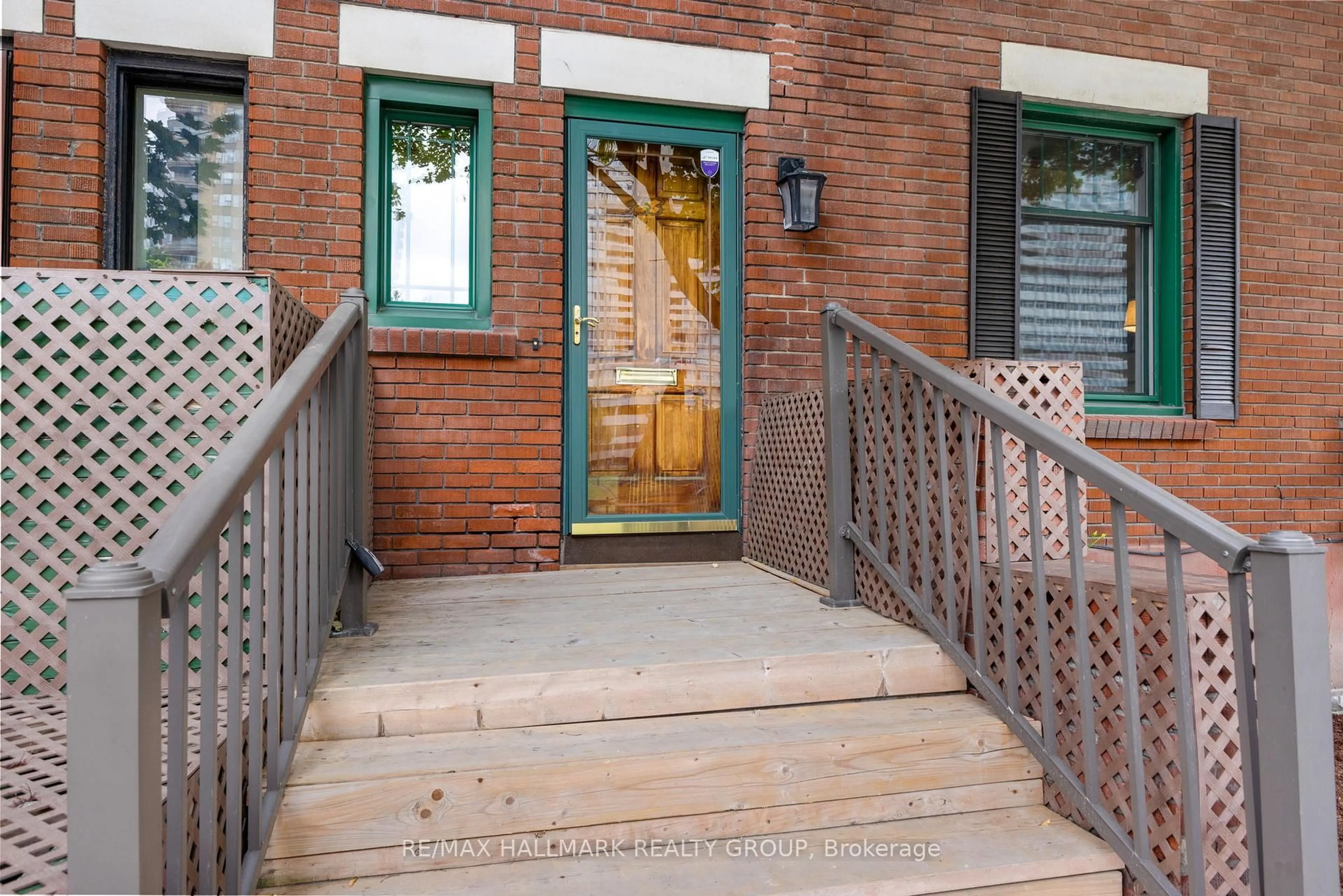 Unknown for 453 Slater St, Ottawa Ontario K1R 5C2