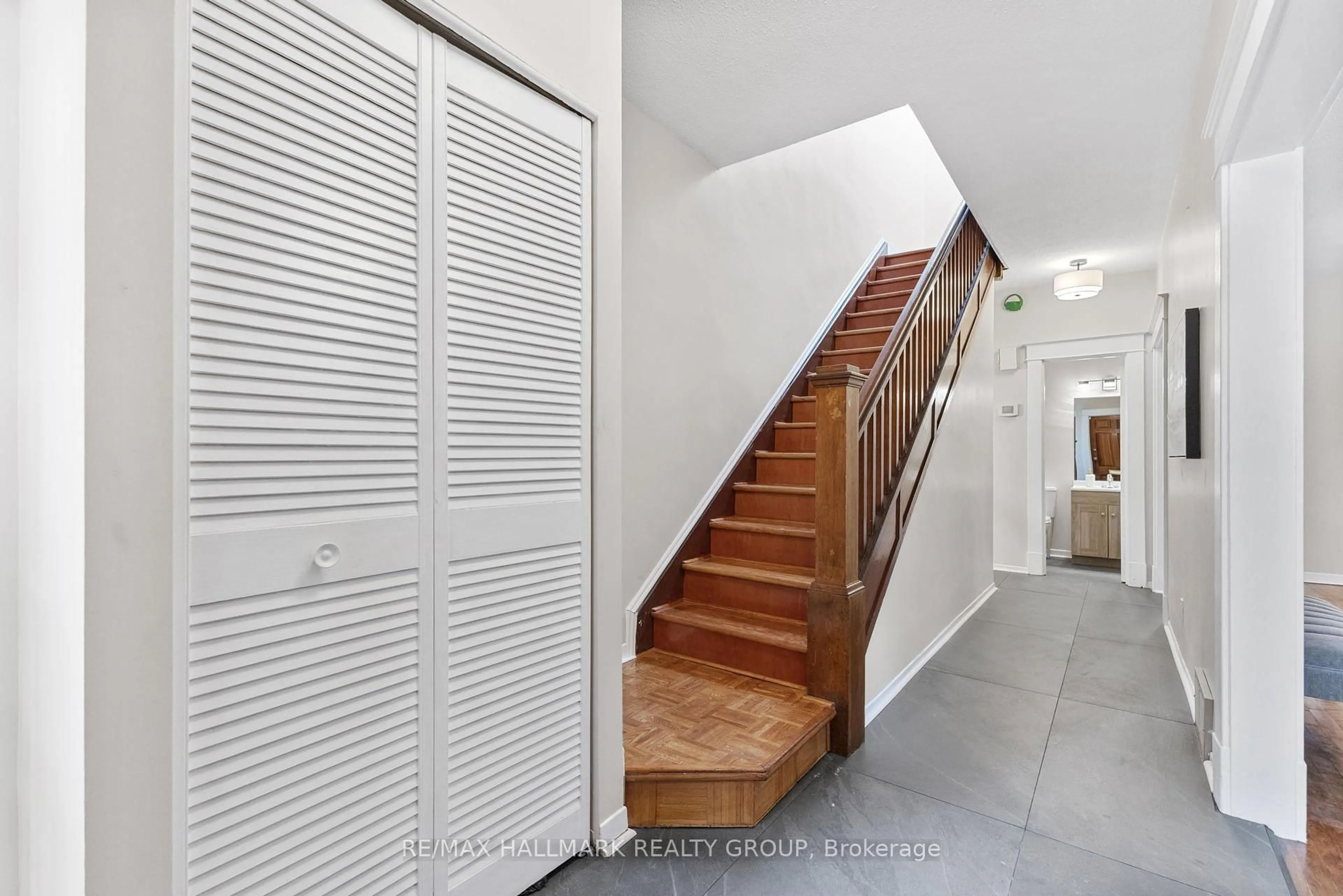 Unknown for 453 Slater St, Ottawa Ontario K1R 5C2