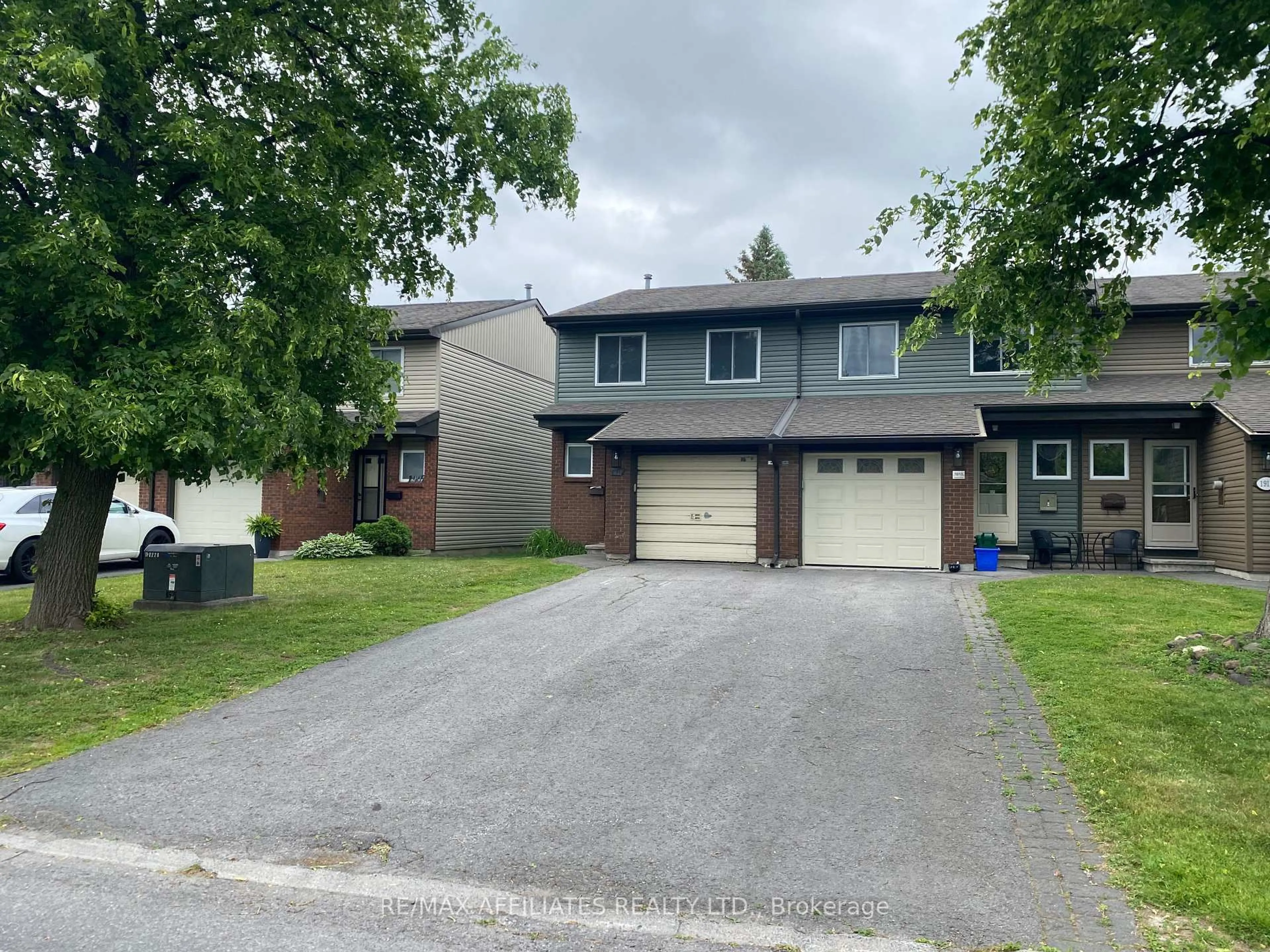 A pic from outside/outdoor area/front of a property/back of a property/a pic from drone, street for 1911 Simard Dr, Orleans Ontario K1C 3B9
