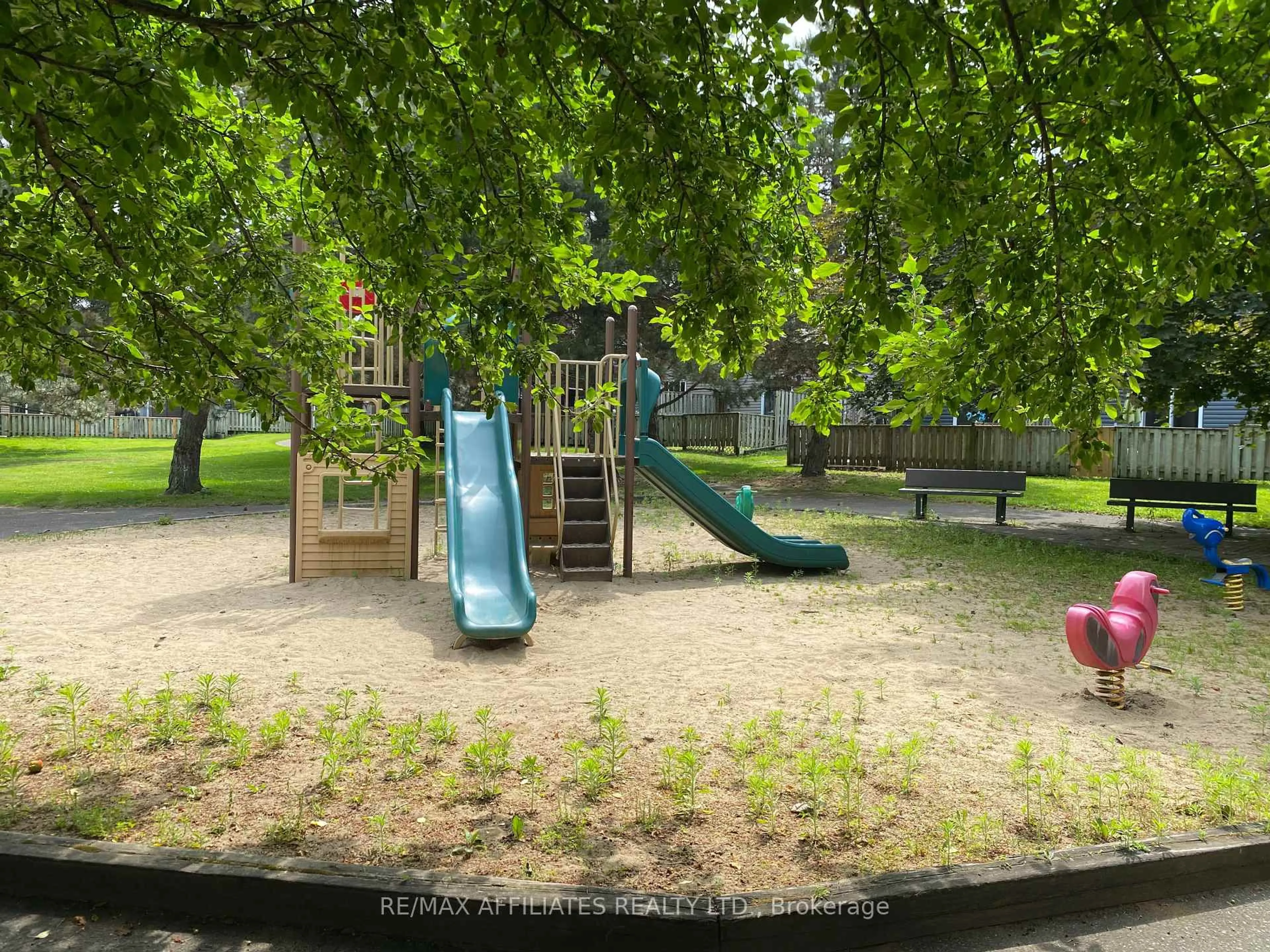 Blurry image for 1911 Simard Dr, Orleans Ontario K1C 3B9