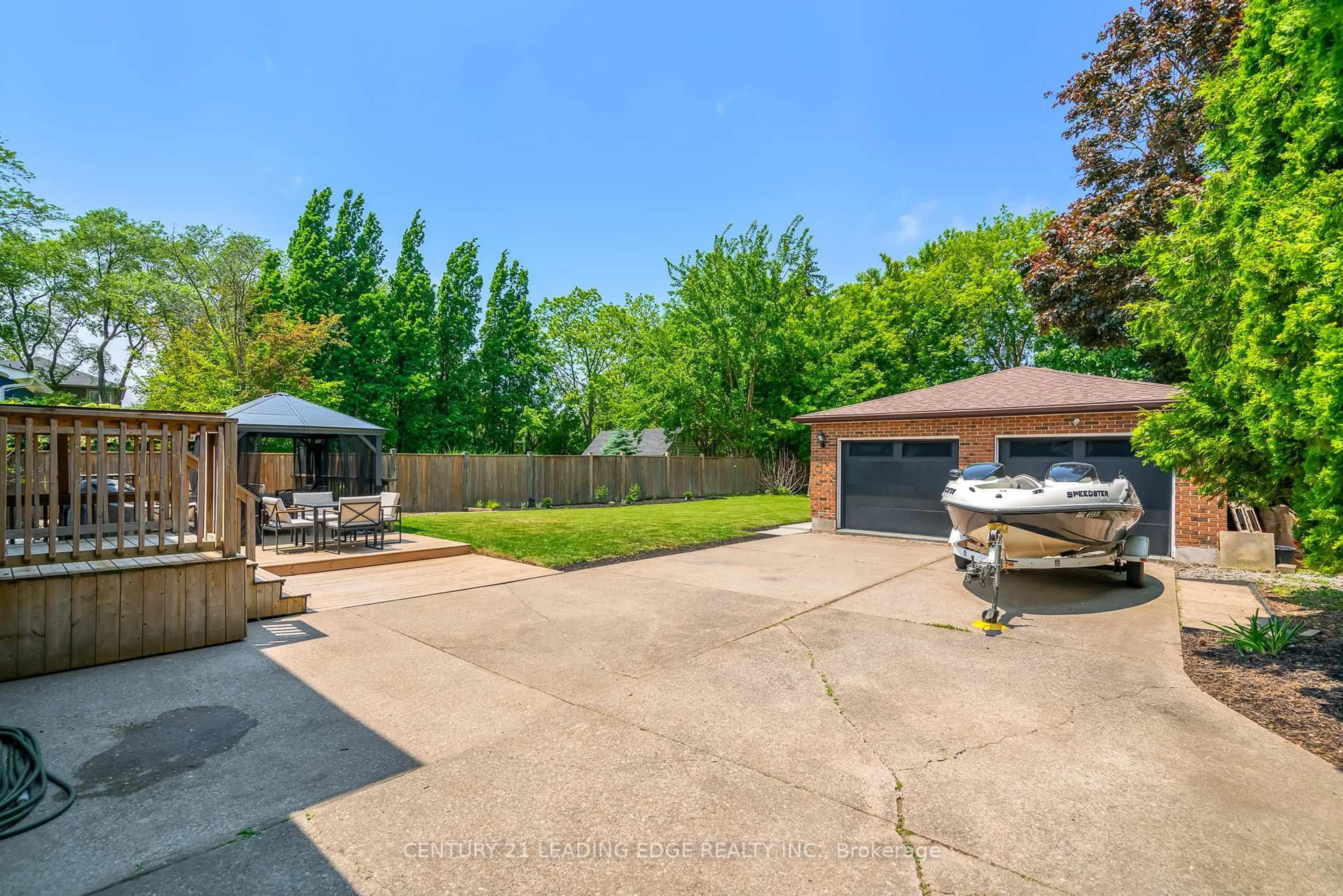A pic from outside/outdoor area/front of a property/back of a property/a pic from drone, street for 1182 Lakeshore Rd, St. Catharines Ontario L2R 6P9