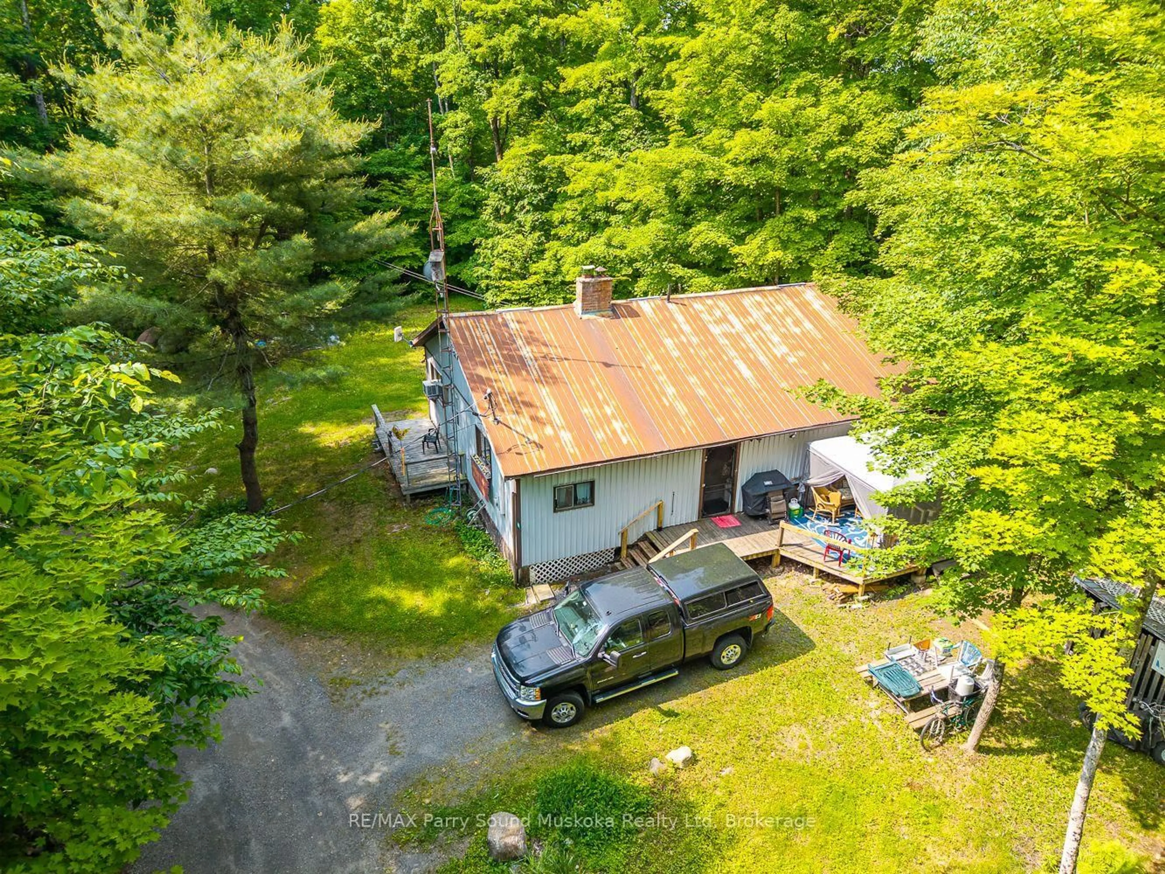 A pic from outside/outdoor area/front of a property/back of a property/a pic from drone, unknown for 40 Loon Echo Tl Tr, Seguin Ontario P2A 2W8
