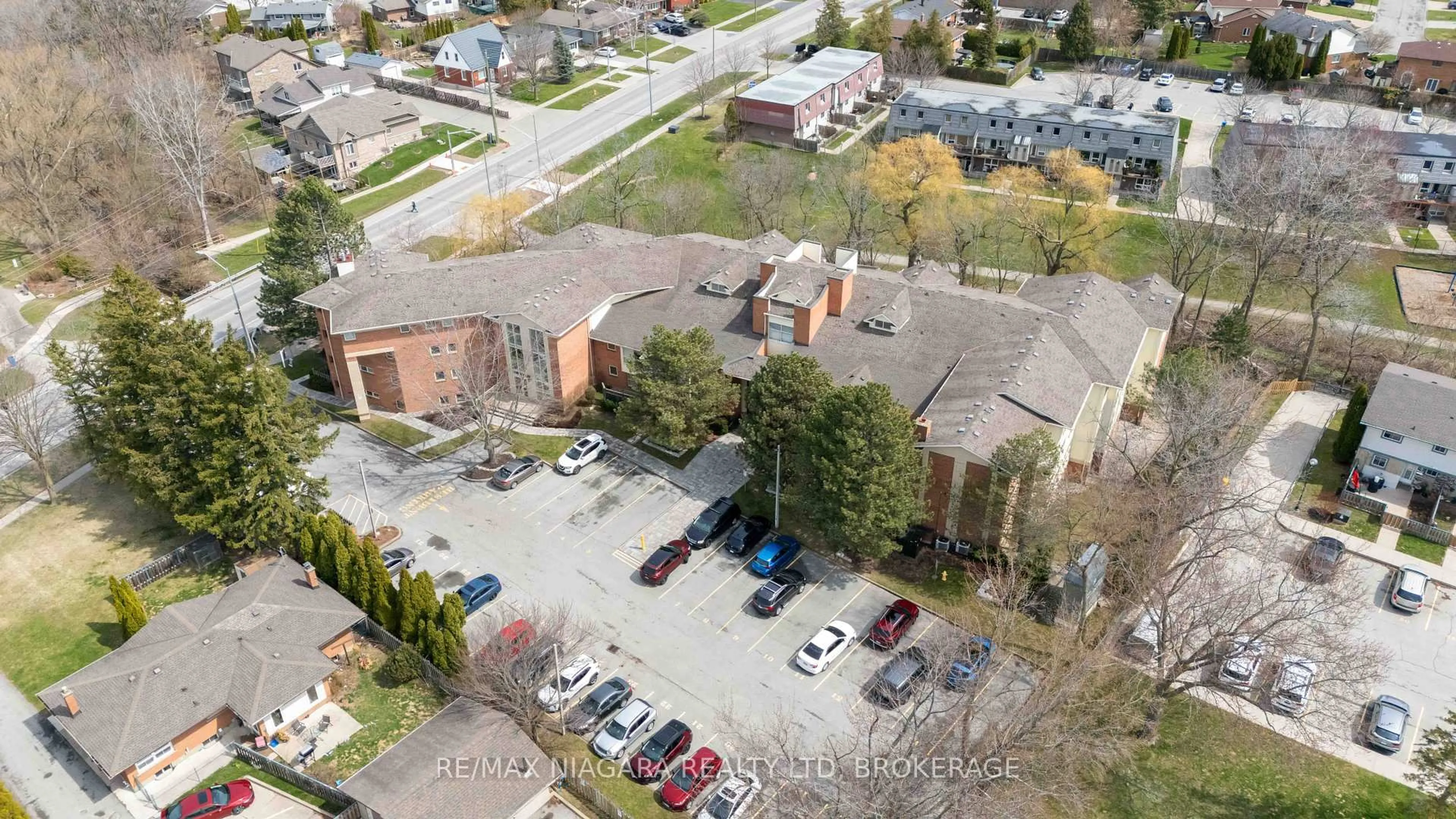 A pic from outside/outdoor area/front of a property/back of a property/a pic from drone, unknown for 244 Lakeshore Rd #301, St. Catharines Ontario L2M 1R6