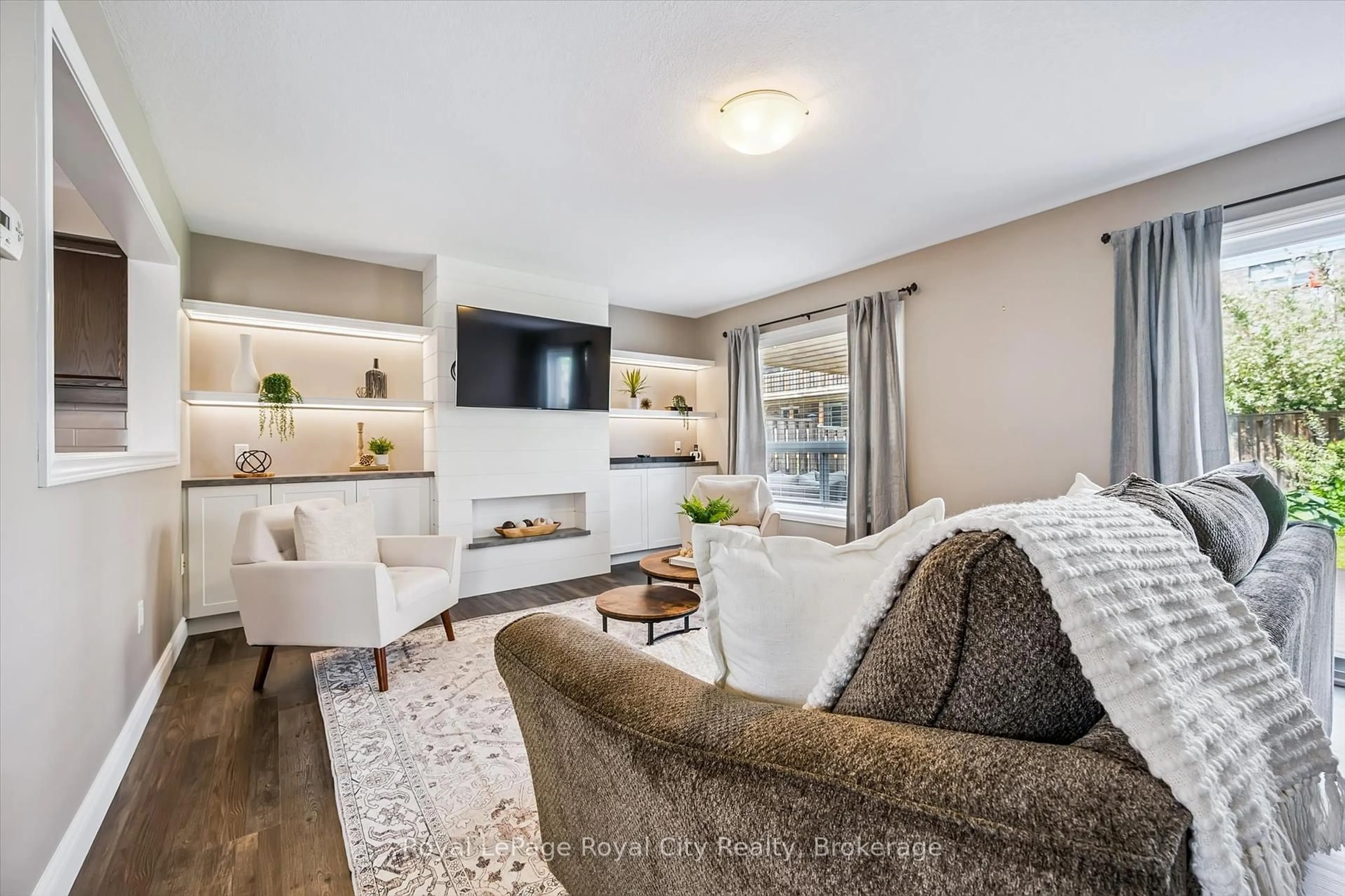 Living room with furniture, unknown for 31 Oakes Cres, Guelph Ontario N1E 0J6