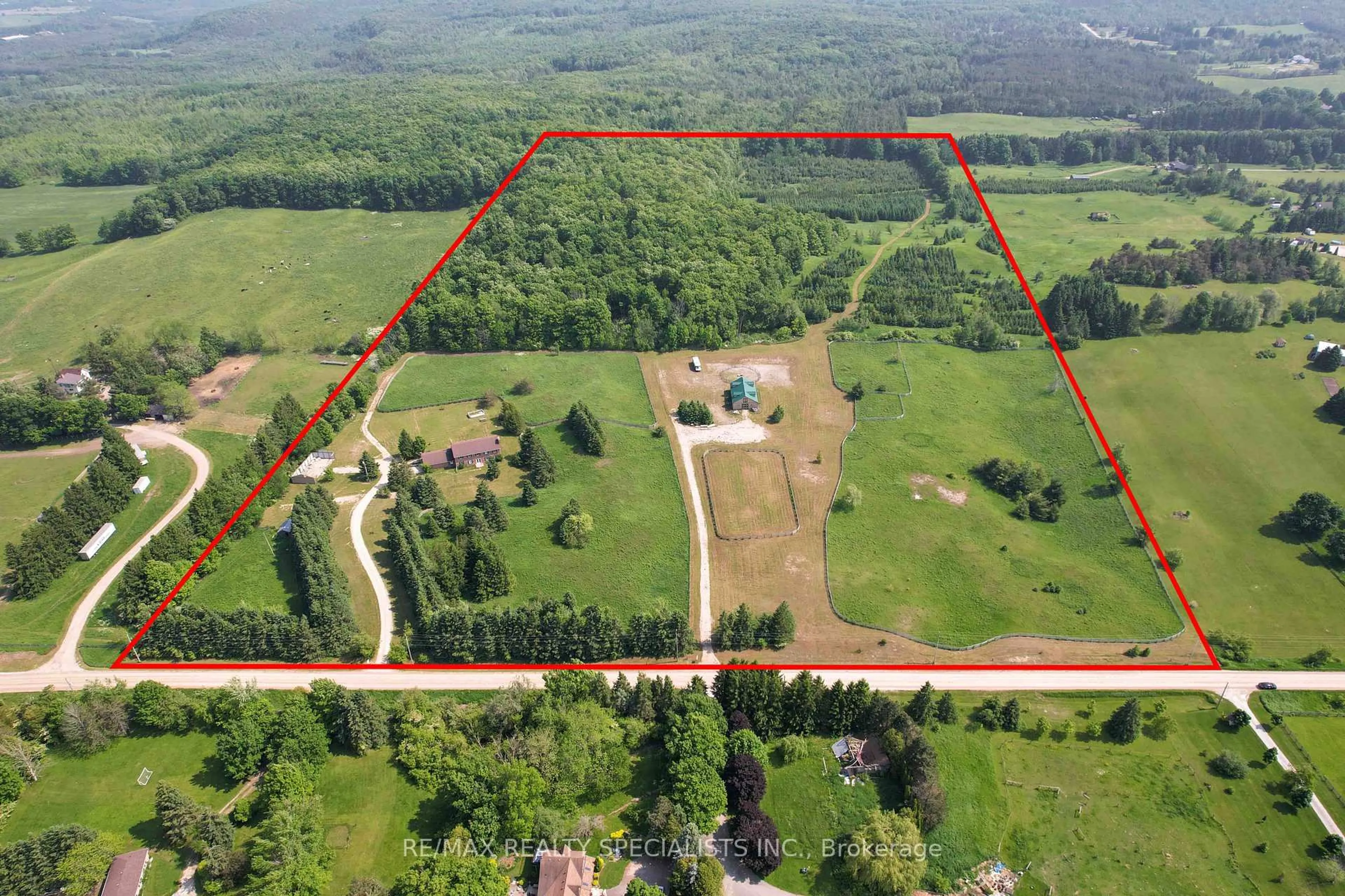 A pic from outside/outdoor area/front of a property/back of a property/a pic from drone, unknown for 427194 25th Sdrd, Mono Ontario L9V 1E6