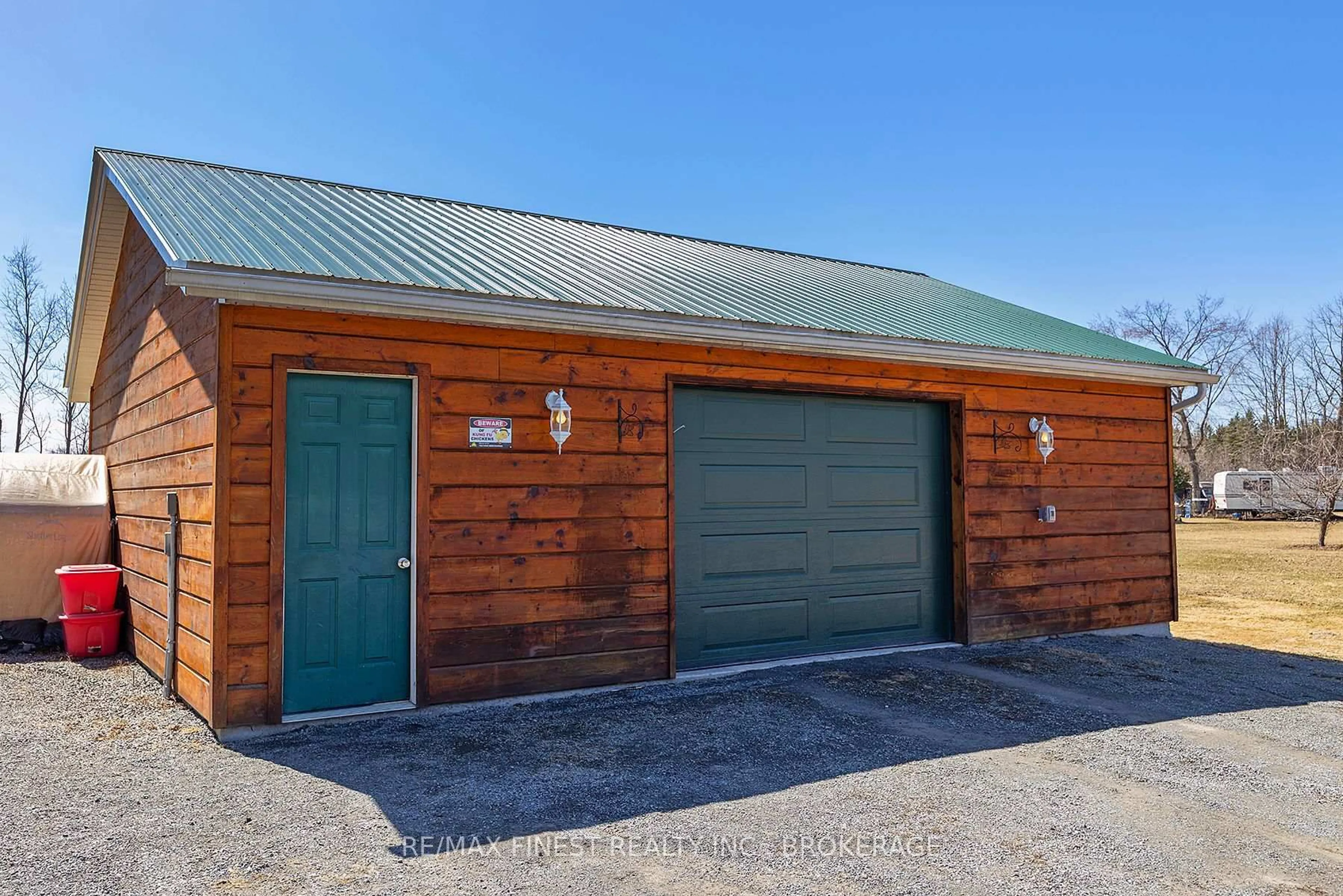 Indoor garage for 404 Dean Smith Road Dr, Perth Road Ontario K0H 2L0