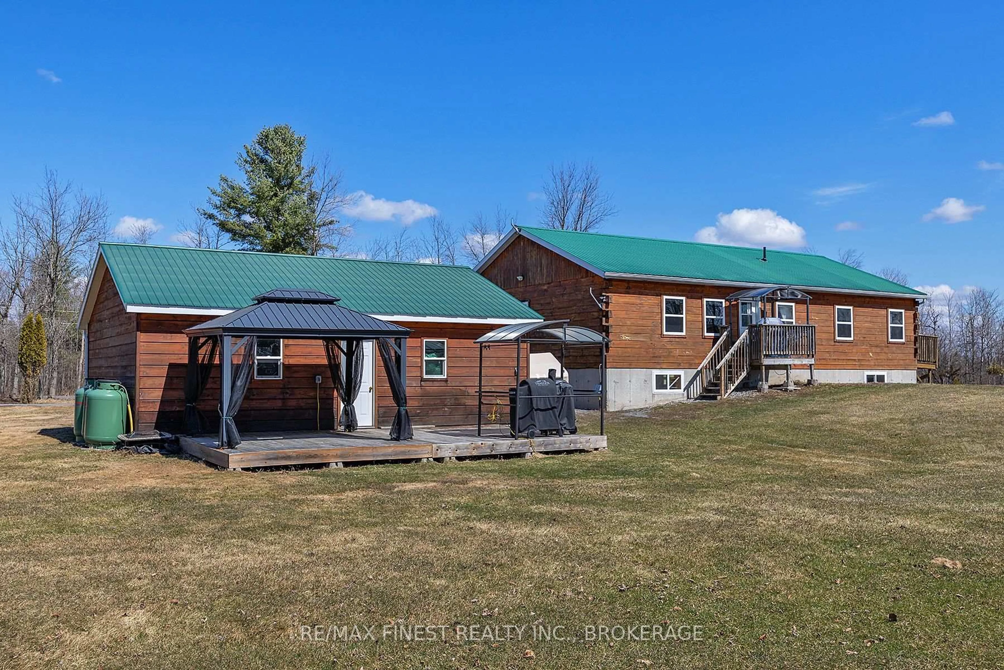 A pic from outside/outdoor area/front of a property/back of a property/a pic from drone, building for 404 Dean Smith Road Dr, Perth Road Ontario K0H 2L0