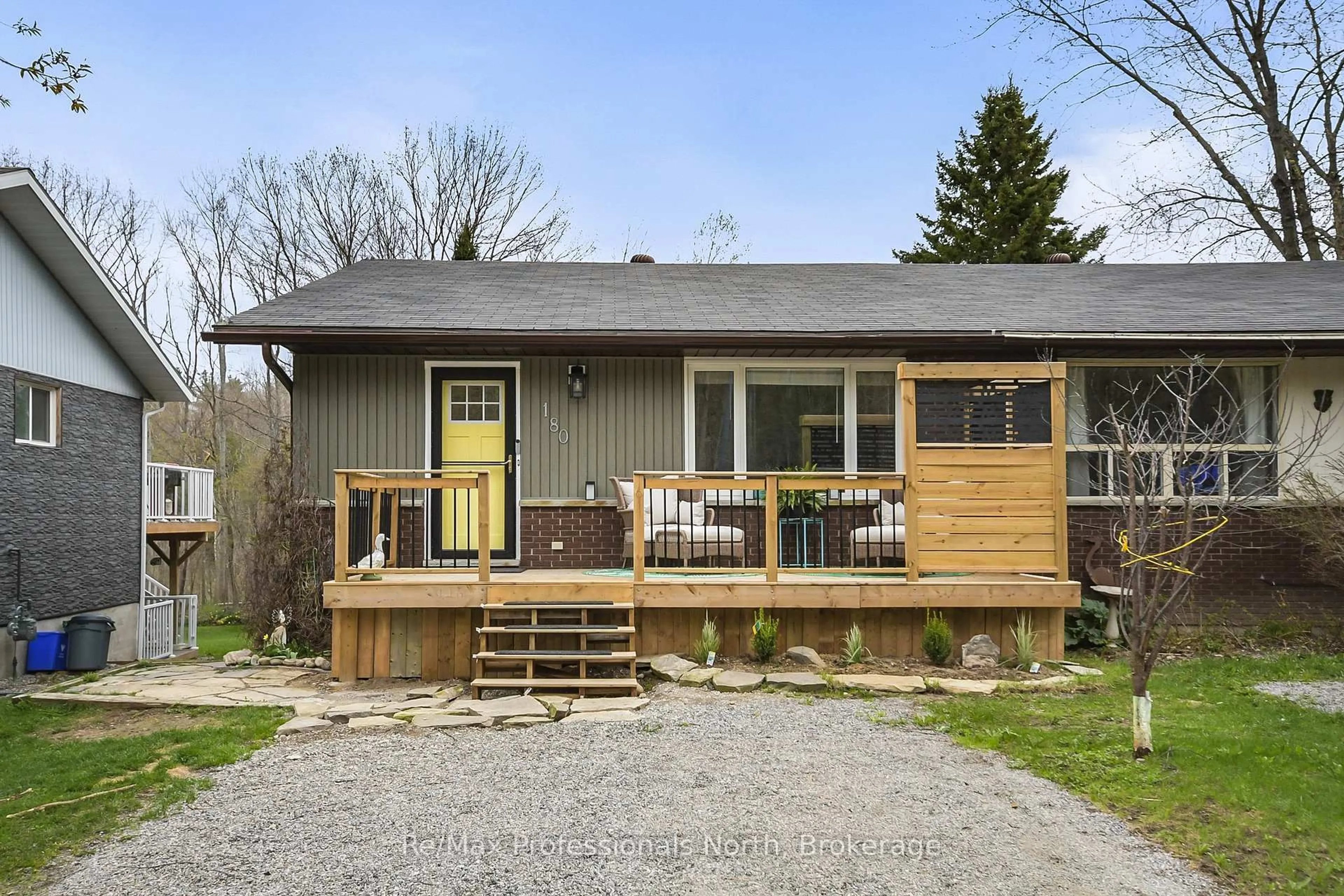 Unknown for 180 FERNWOOD Dr, Gravenhurst Ontario P1P 1P4