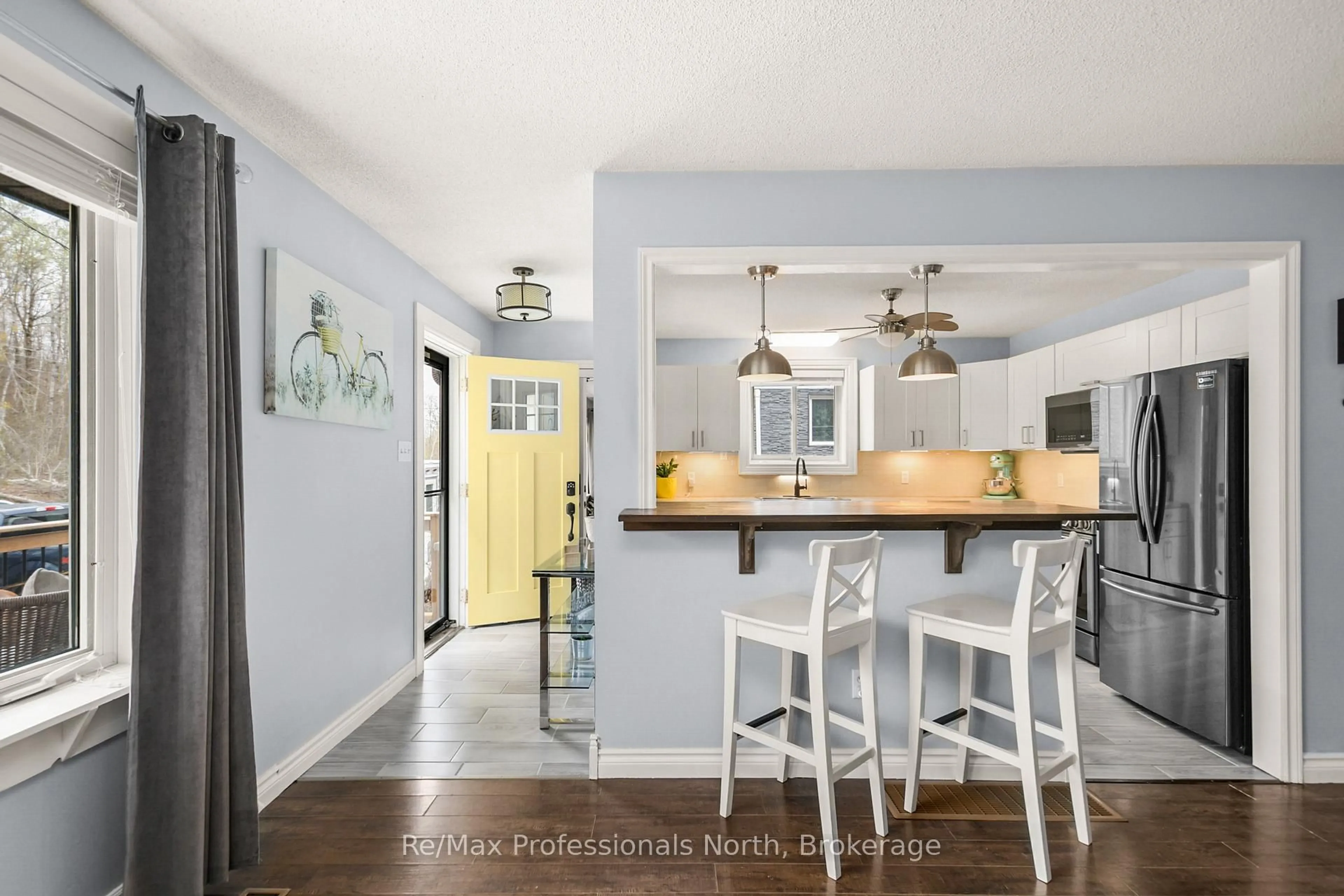 Open concept kitchen, unknown for 180 FERNWOOD Dr, Gravenhurst Ontario P1P 1P4