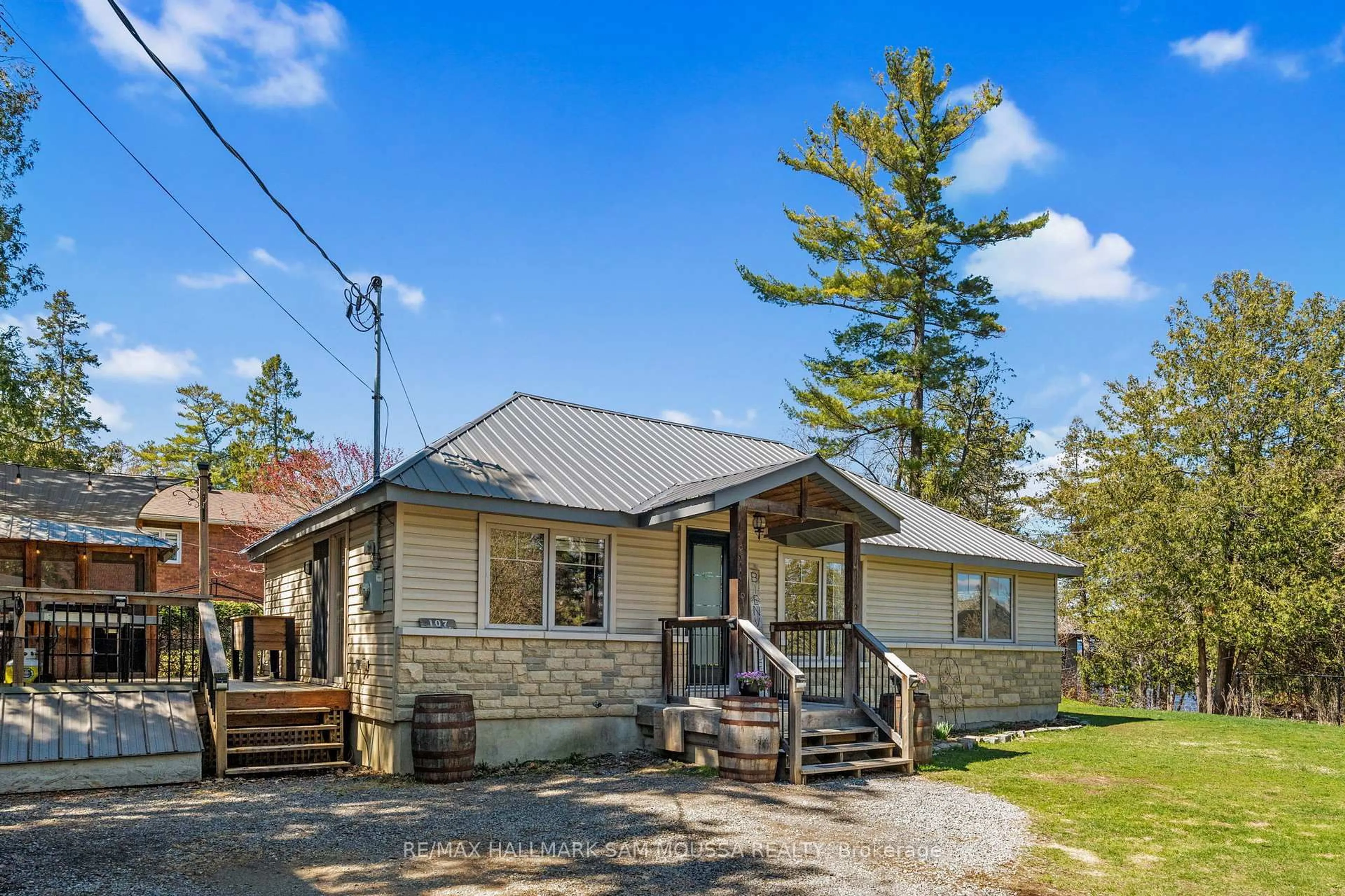 Unknown for 107 Farm Lane, Ottawa Ontario K0A 1T0