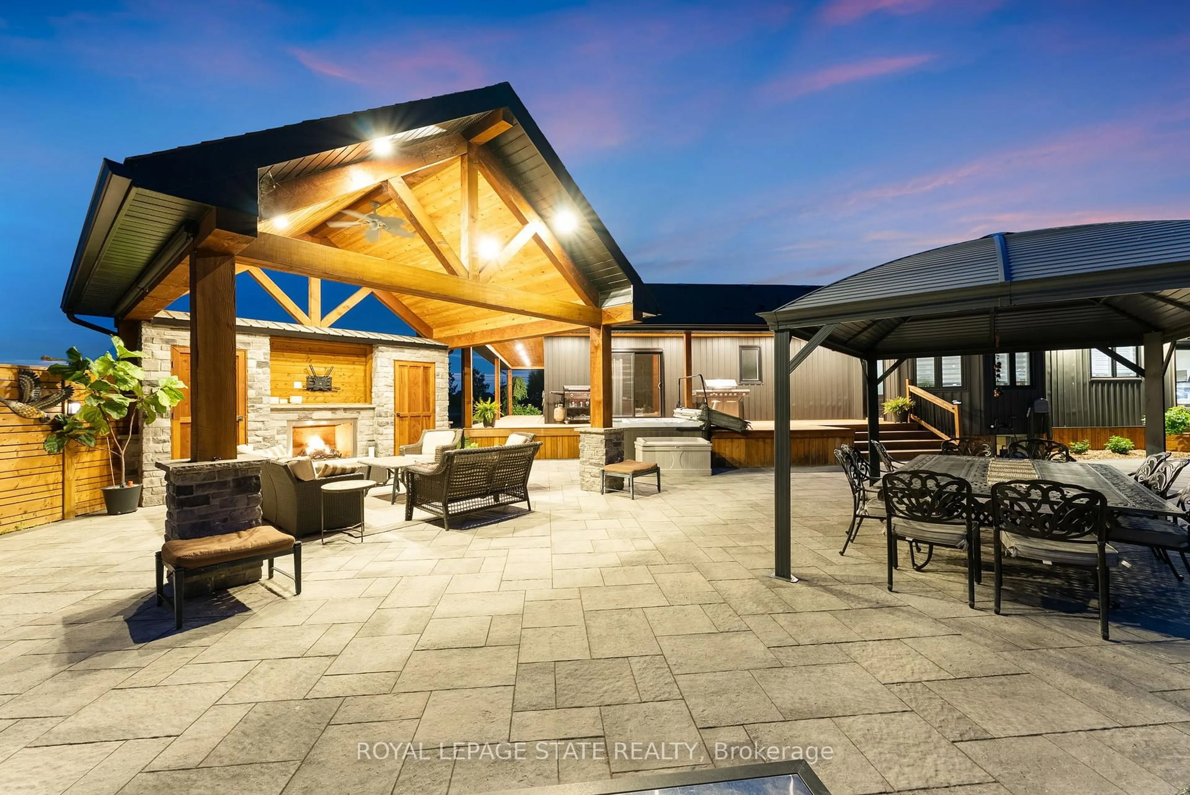 Patio, mountain view for 6251 Walkers Rd, Hamilton Ontario L0R 1W0