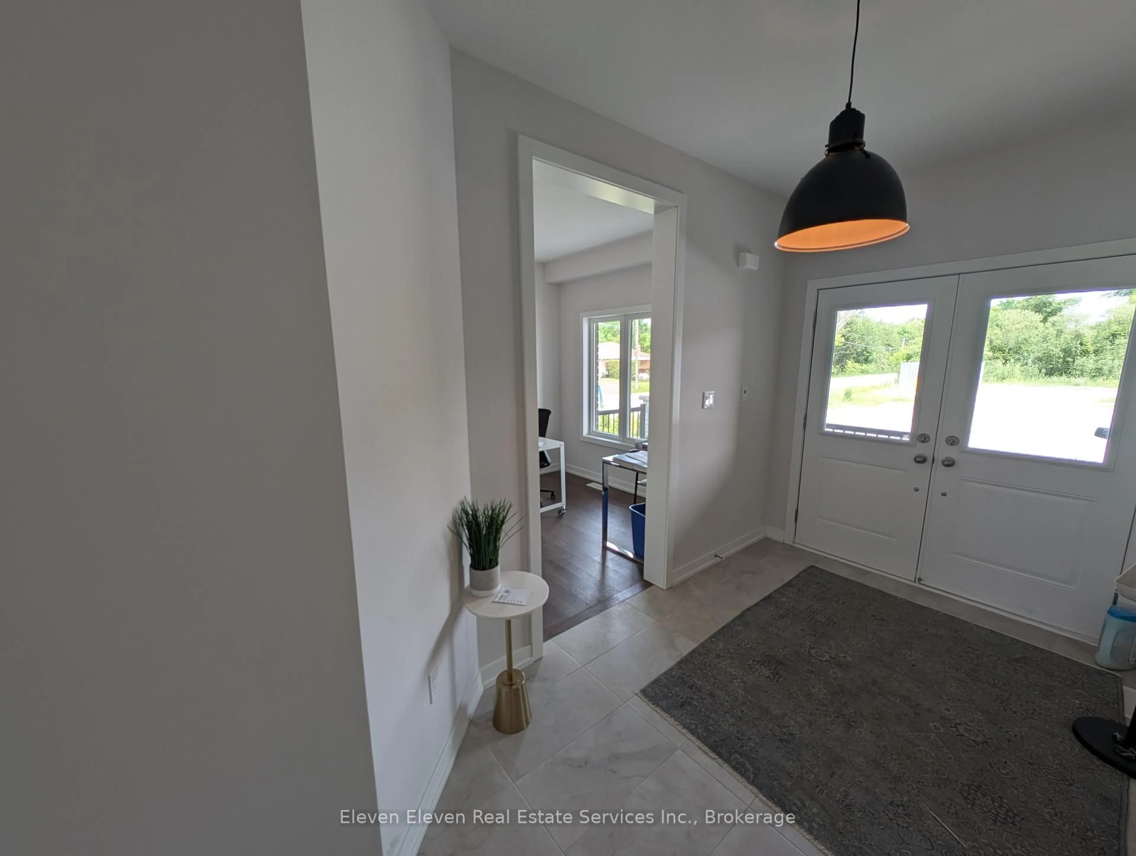 Indoor entryway for 2 Butternut Dr, Norfolk Ontario N3Y 0G8