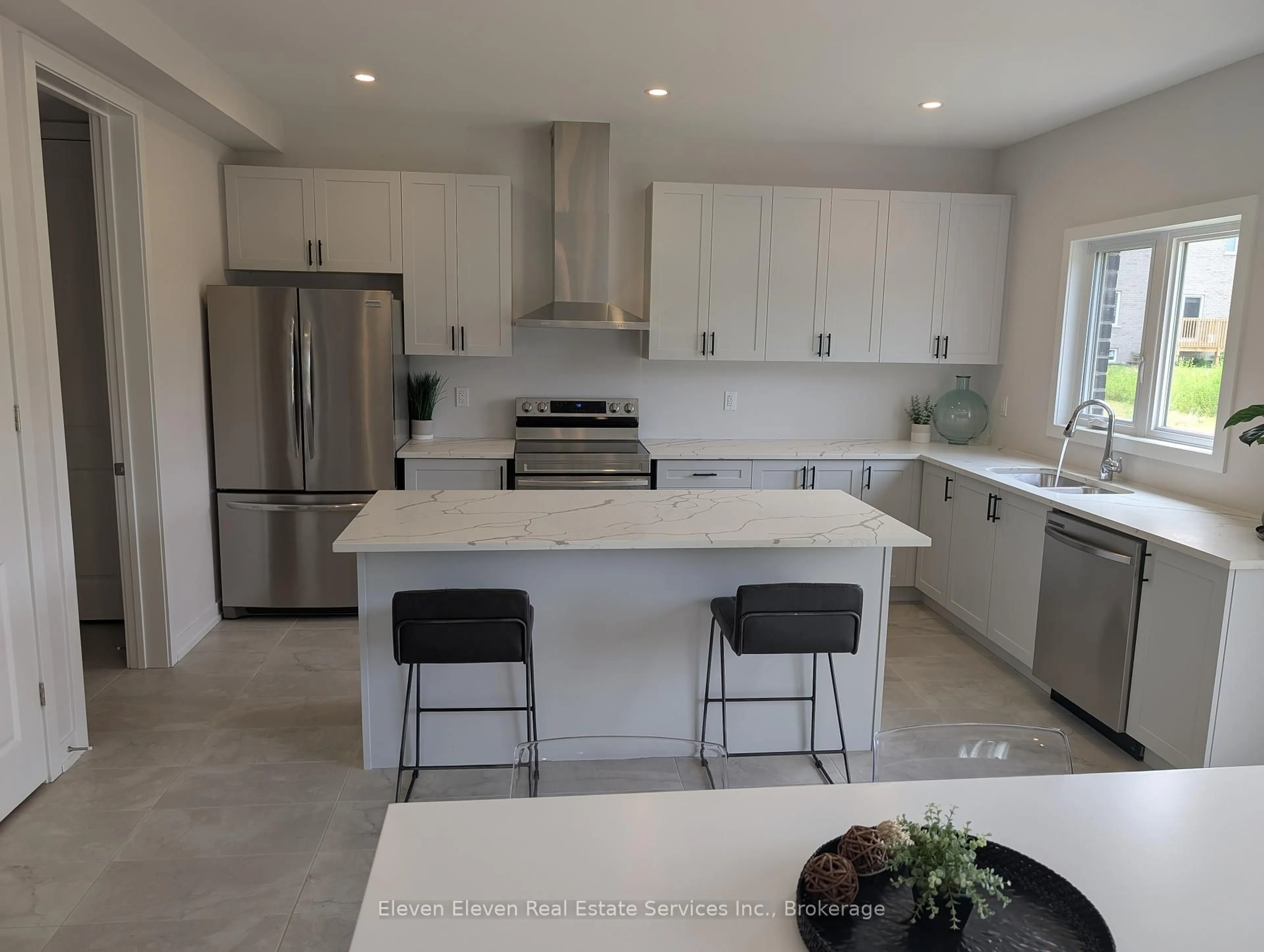 Open concept kitchen, ceramic/tile floor for 2 Butternut Dr, Norfolk Ontario N3Y 0G8