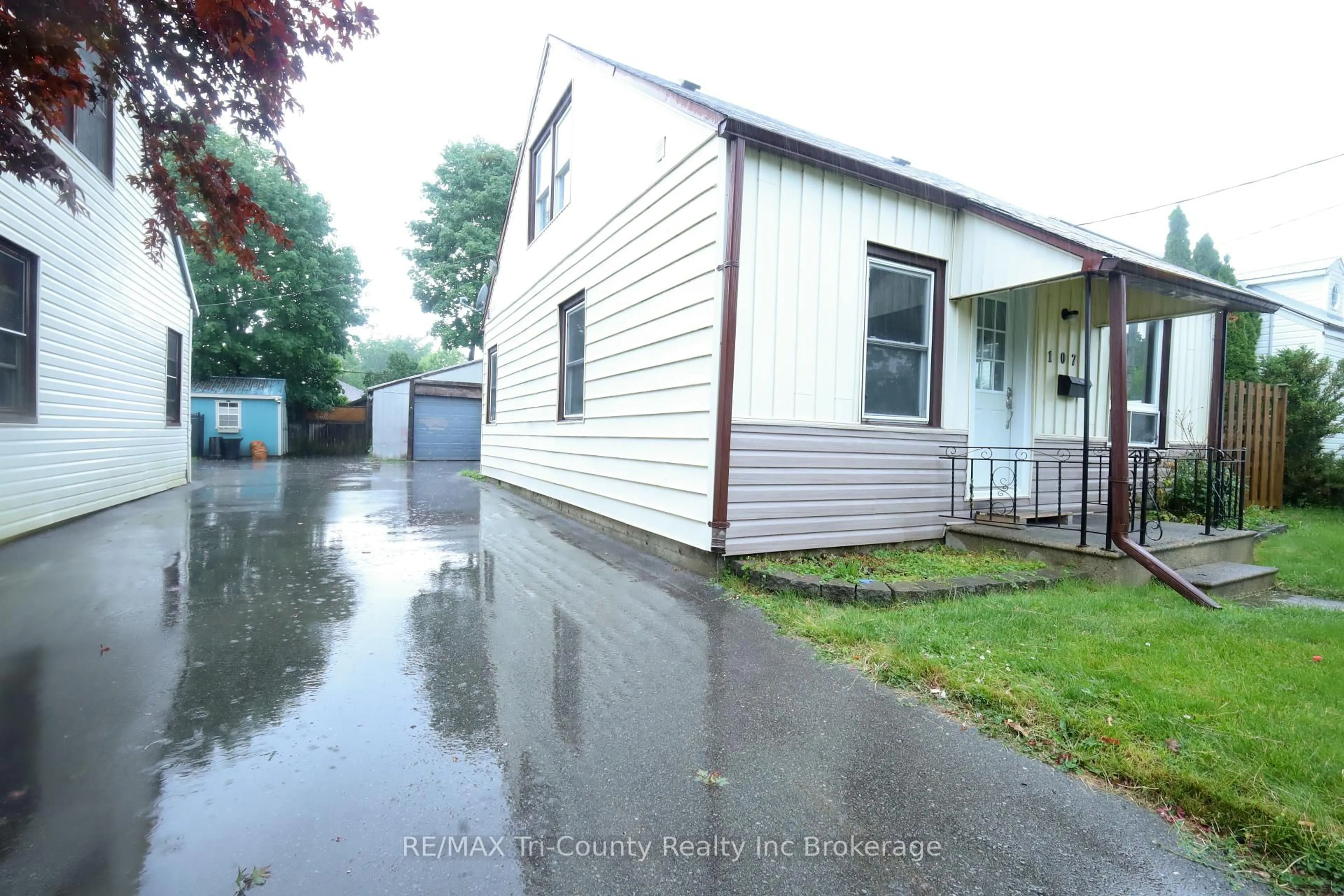 Unknown for 107 Sanders St, London East Ontario N5Z 2S5