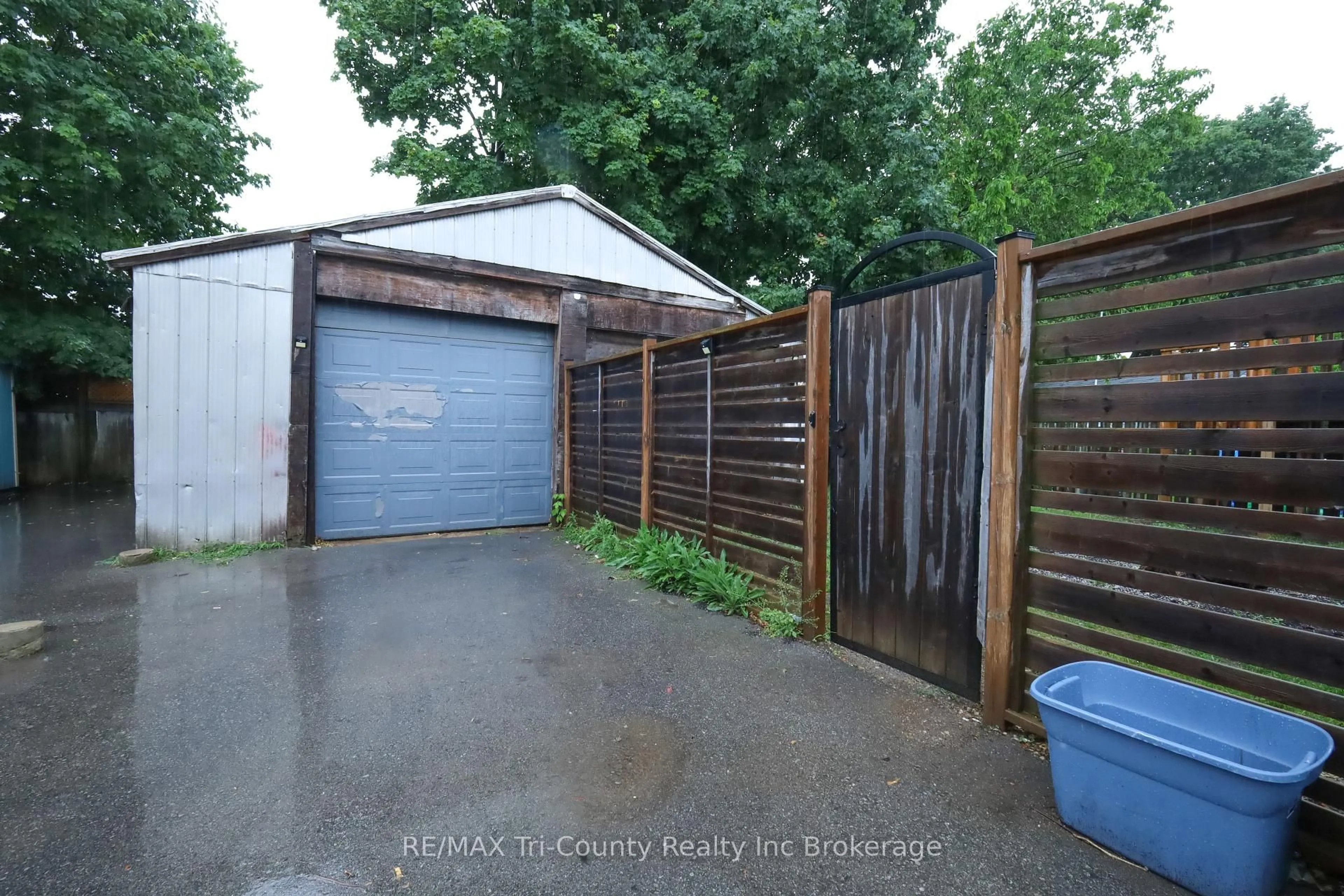 Shed for 107 Sanders St, London East Ontario N5Z 2S5