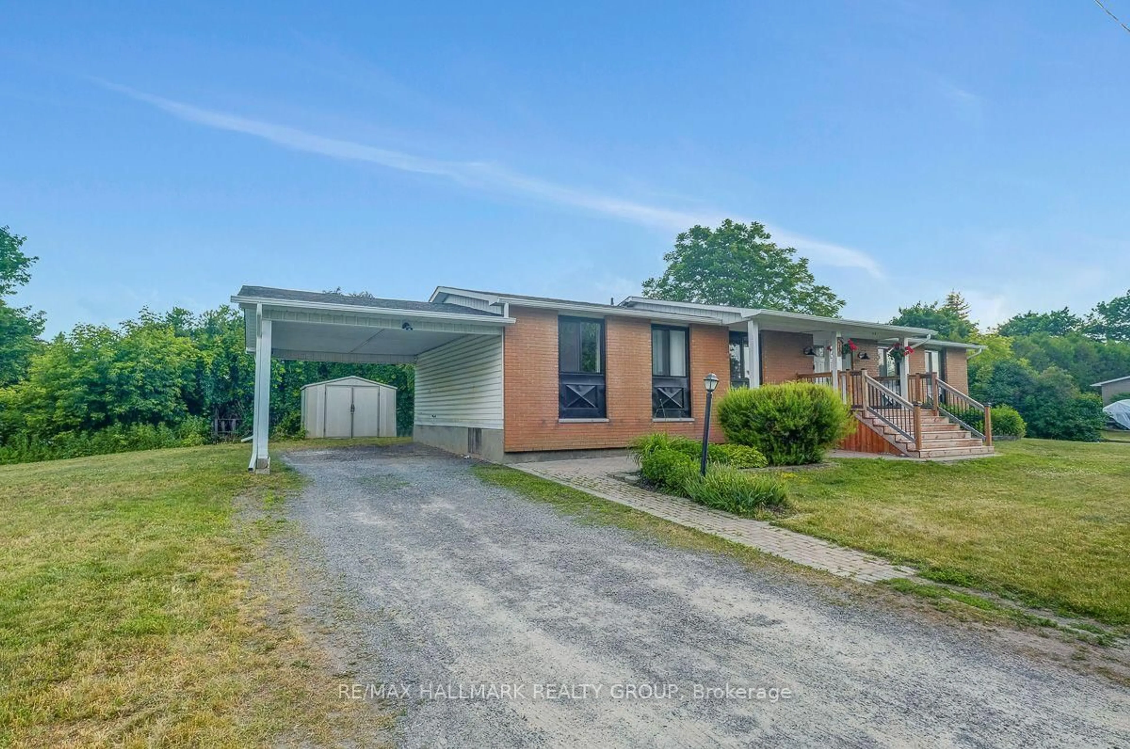 A pic from outside/outdoor area/front of a property/back of a property/a pic from drone, street for 510 James St, North Grenville Ontario K0G 1J0