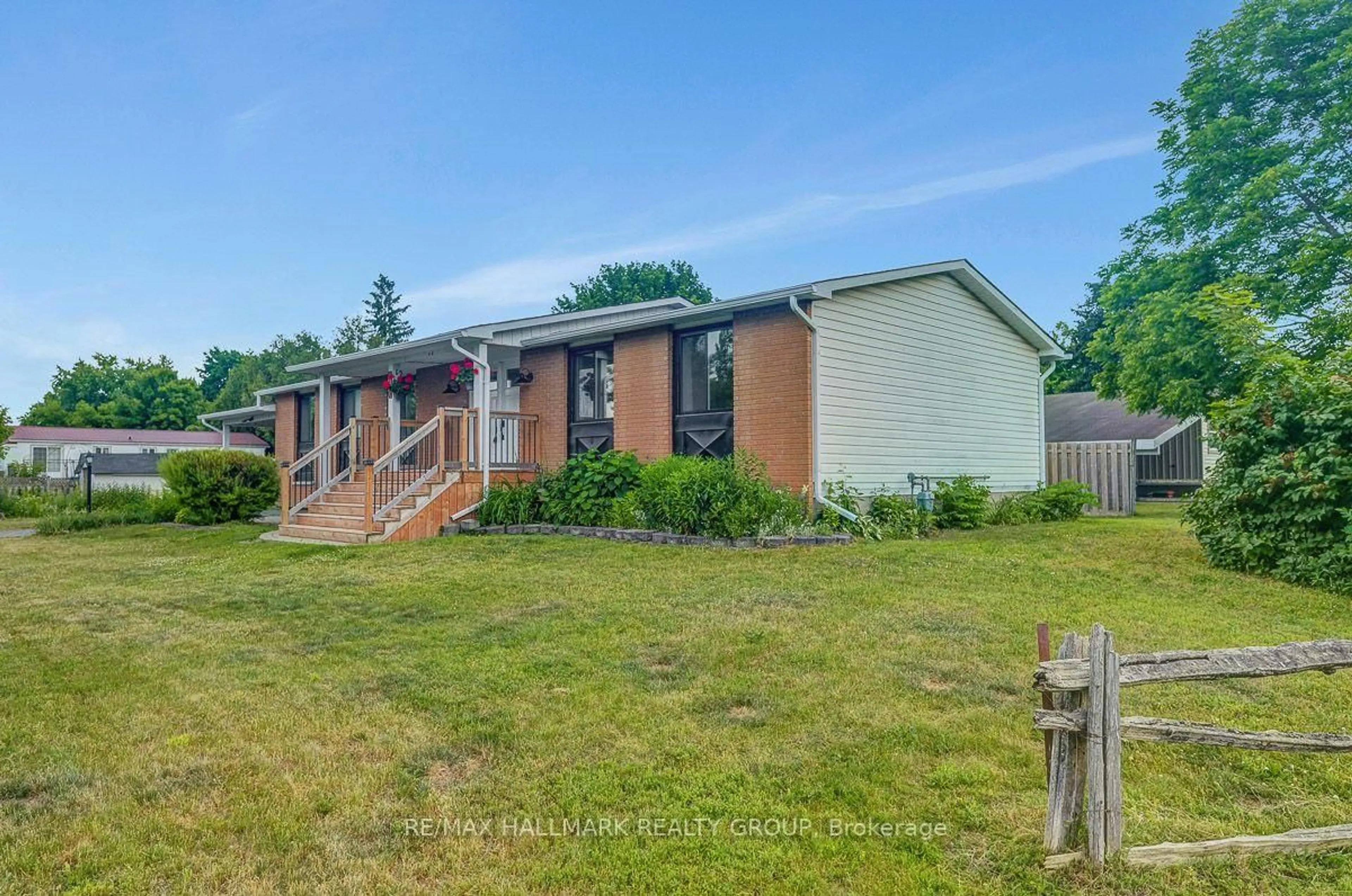 A pic from outside/outdoor area/front of a property/back of a property/a pic from drone, street for 510 James St, North Grenville Ontario K0G 1J0