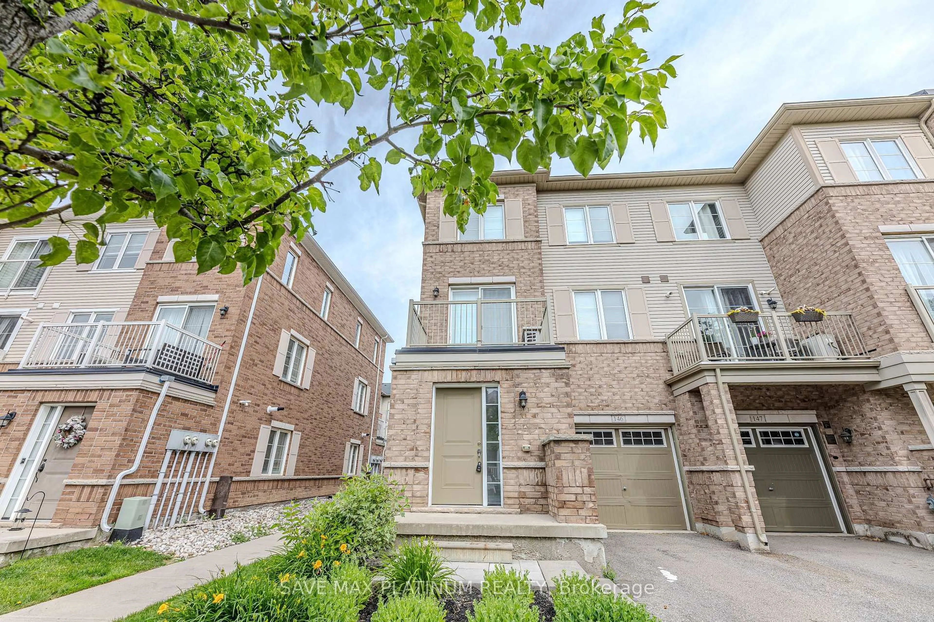 Home with brick exterior material, street for 18 Gardenia Crt, Hamilton Ontario L8K 3X6