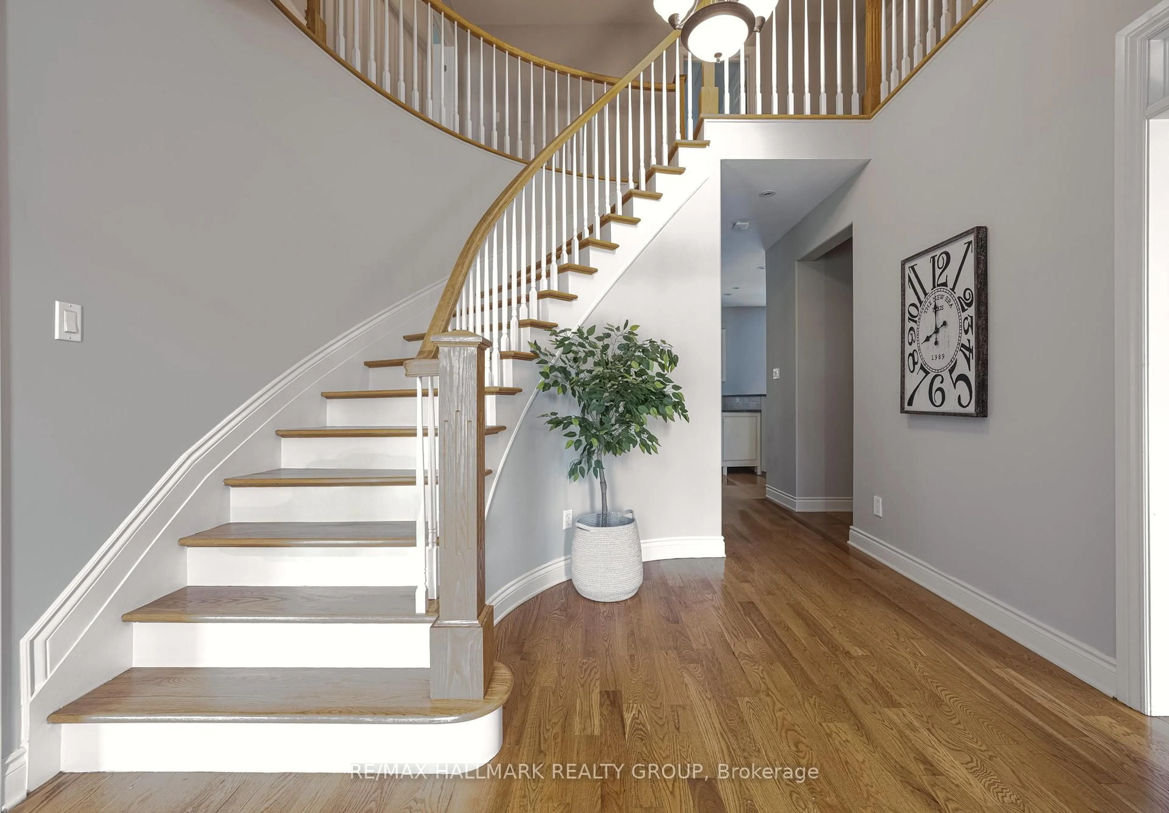 Indoor entryway for 1431 Duchess Cres, Ottawa Ontario K4M 1K2