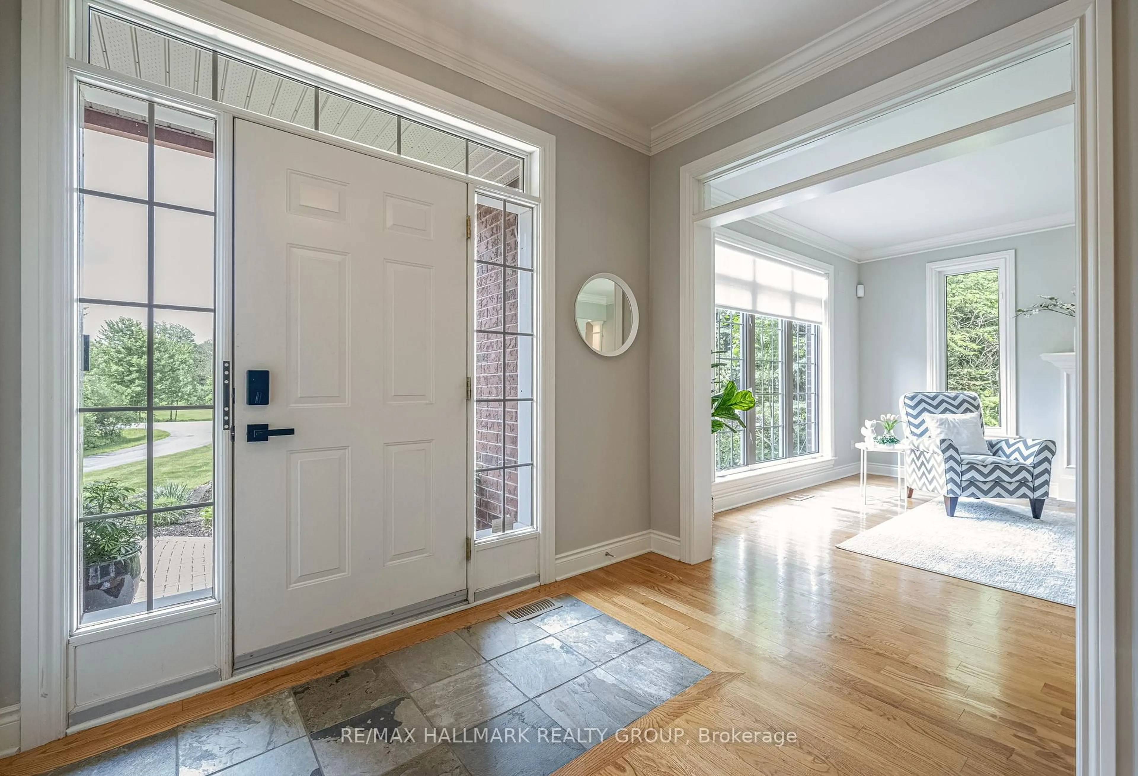 Indoor entryway for 1431 Duchess Cres, Ottawa Ontario K4M 1K2