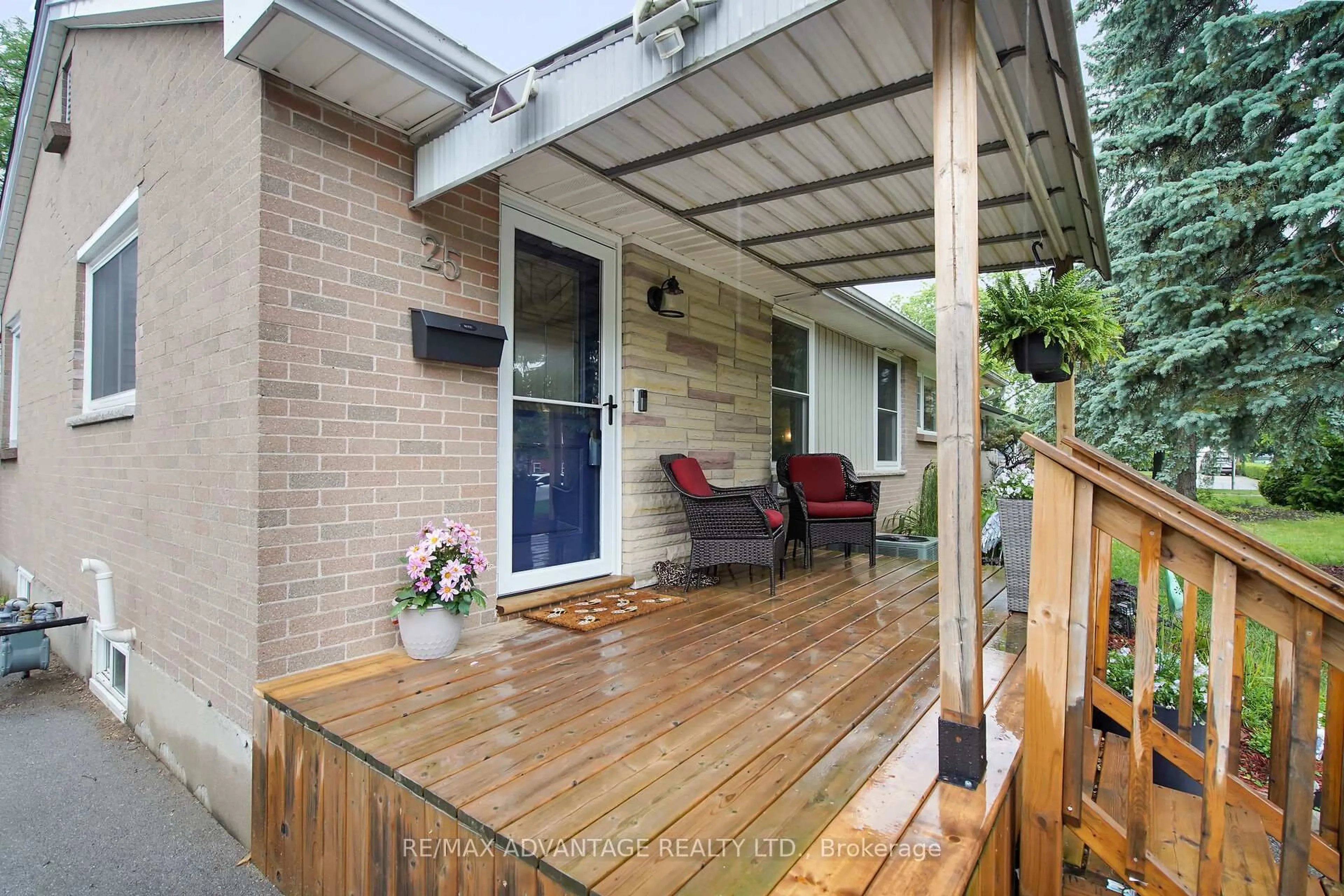Patio, street for 25 Langton Rd, London East Ontario N5V 2L9