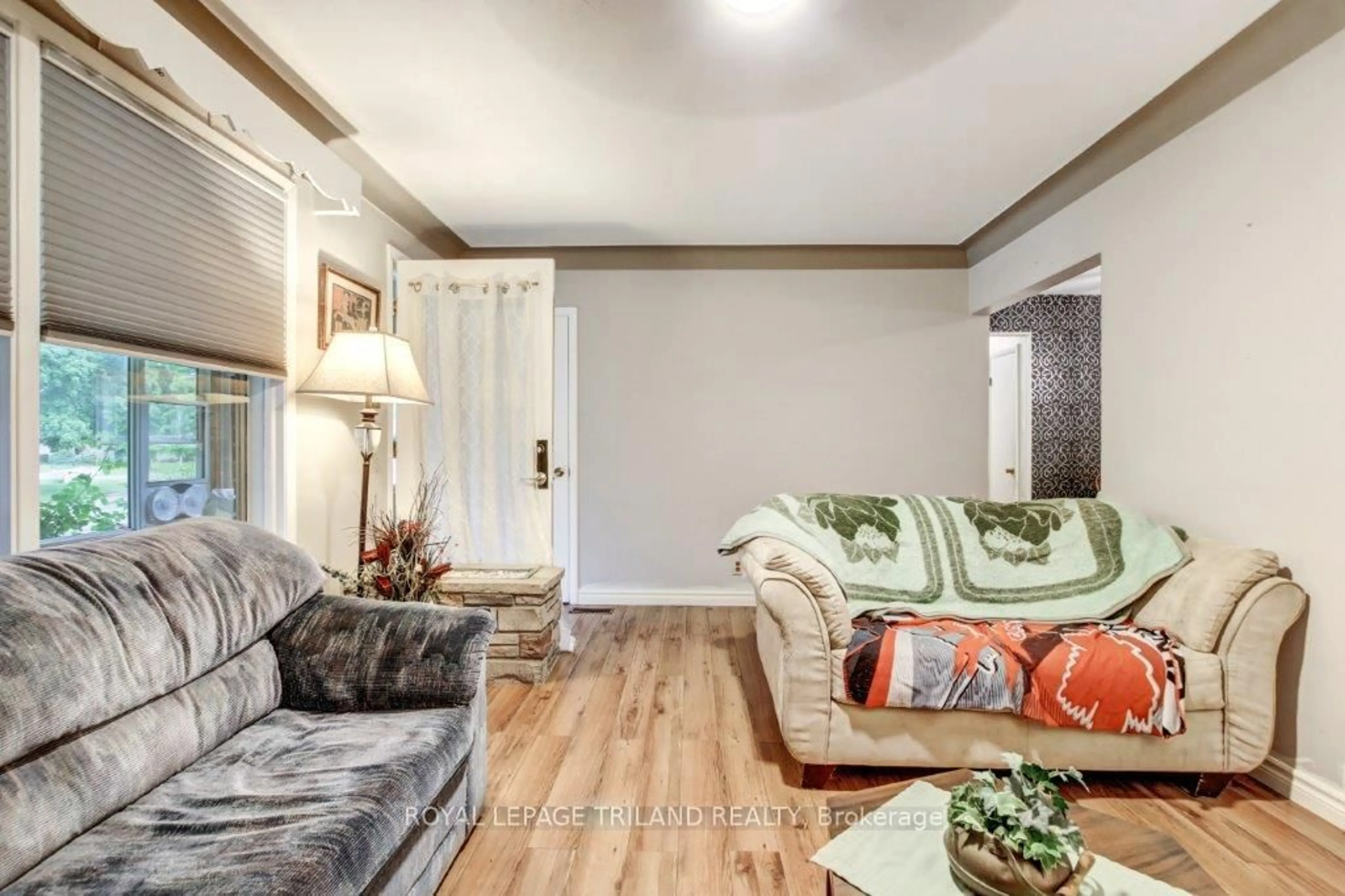 Living room with furniture, unknown for 200 NIAGARA St, London East Ontario N5W 1R6