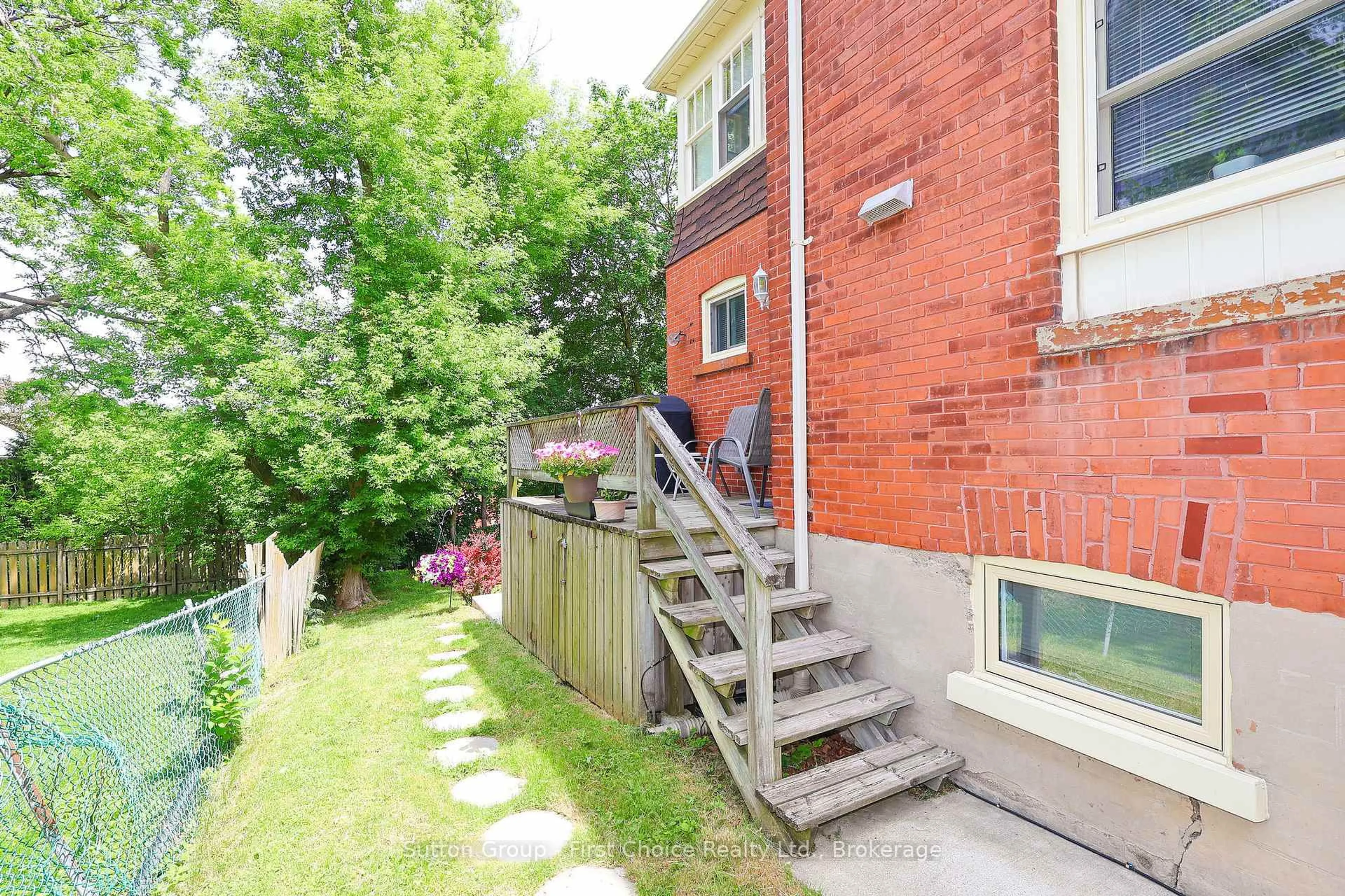 Patio, street for 74 Cobourg St, Stratford Ontario N5A 3E6