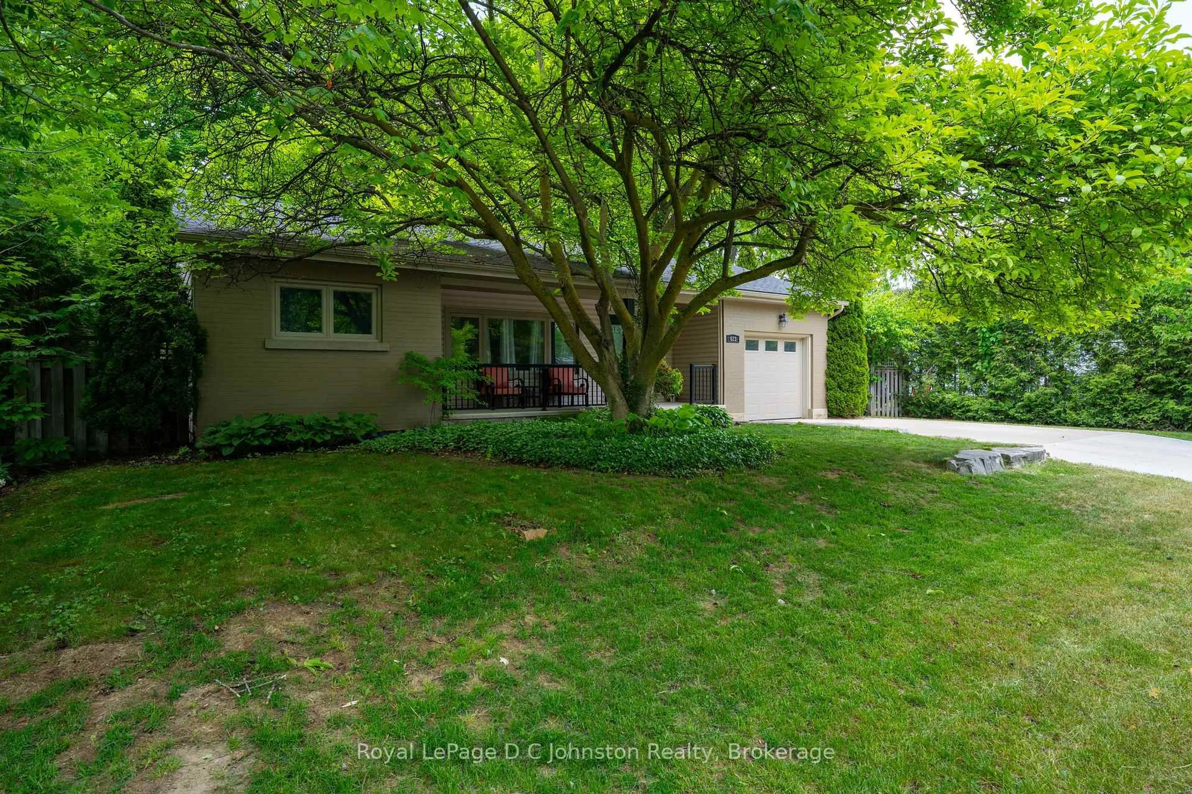 A pic from outside/outdoor area/front of a property/back of a property/a pic from drone, street for 623 Louis St, Saugeen Shores Ontario N0H 2C4