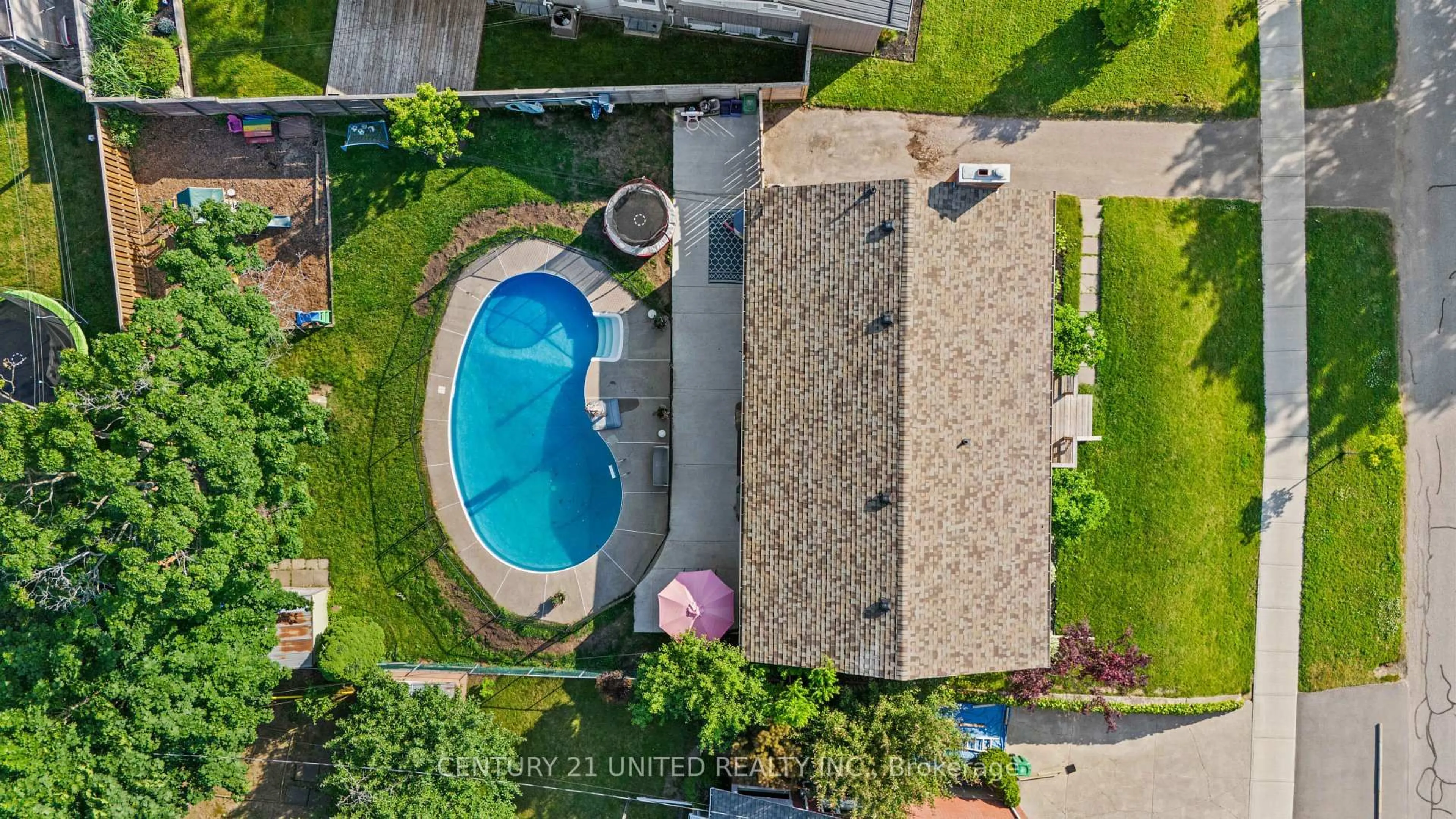 Pool for 1056 Glebemount Cres, Peterborough North Ontario K9H 6M3
