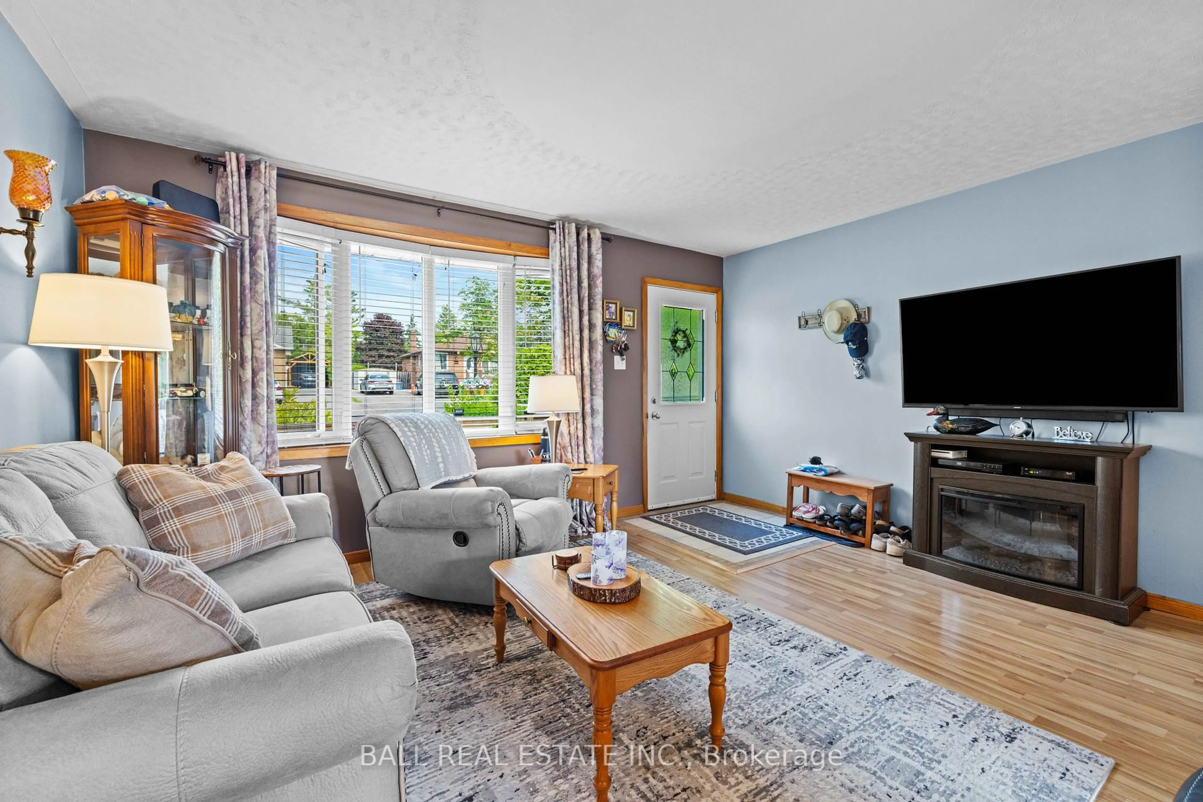 Living room with furniture, unknown for 171 Herbert St, Peterborough North Ontario K9H 6J1
