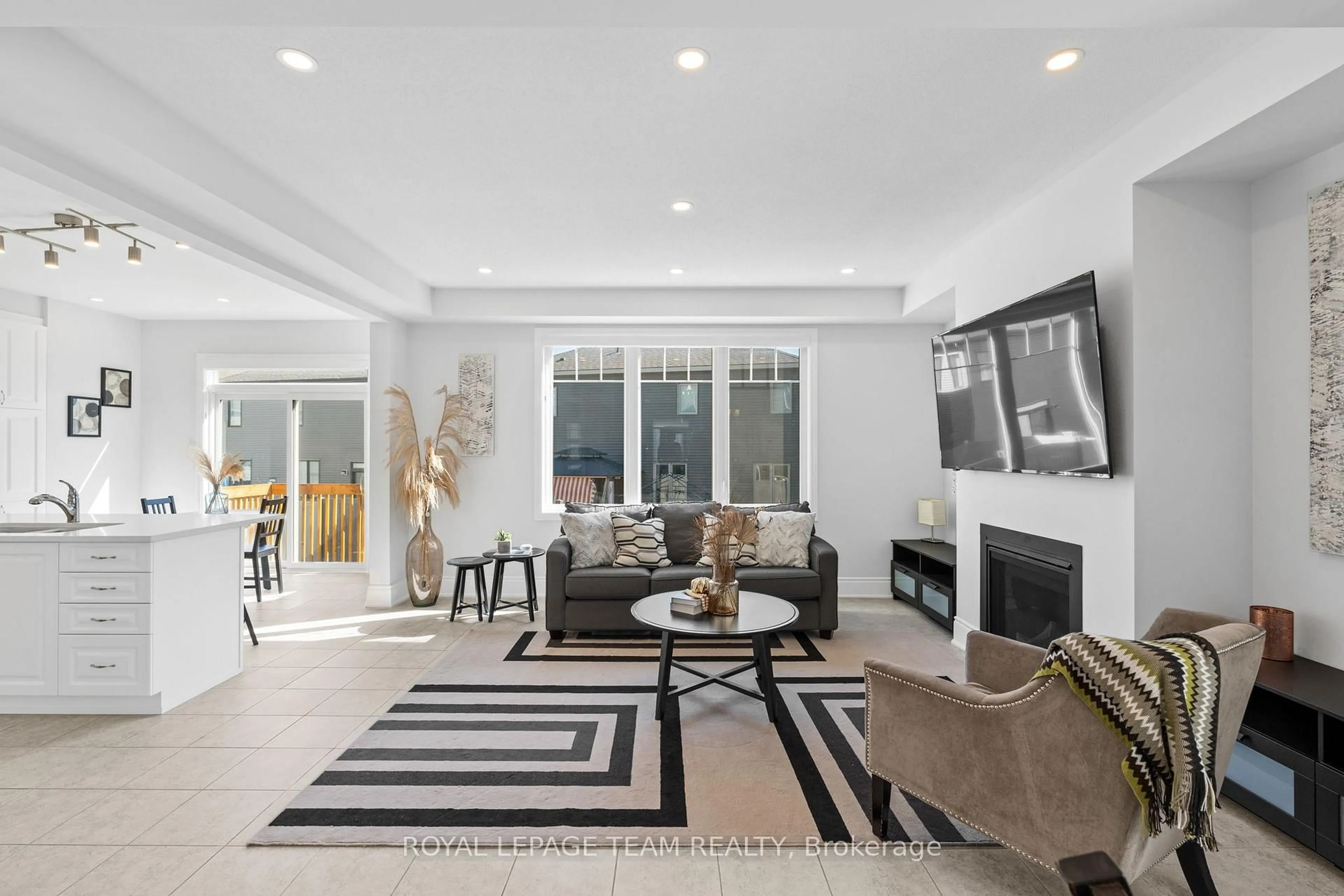 Living room with furniture, unknown for 673 Rye Grass Way, Ottawa Ontario K2J 6Z8