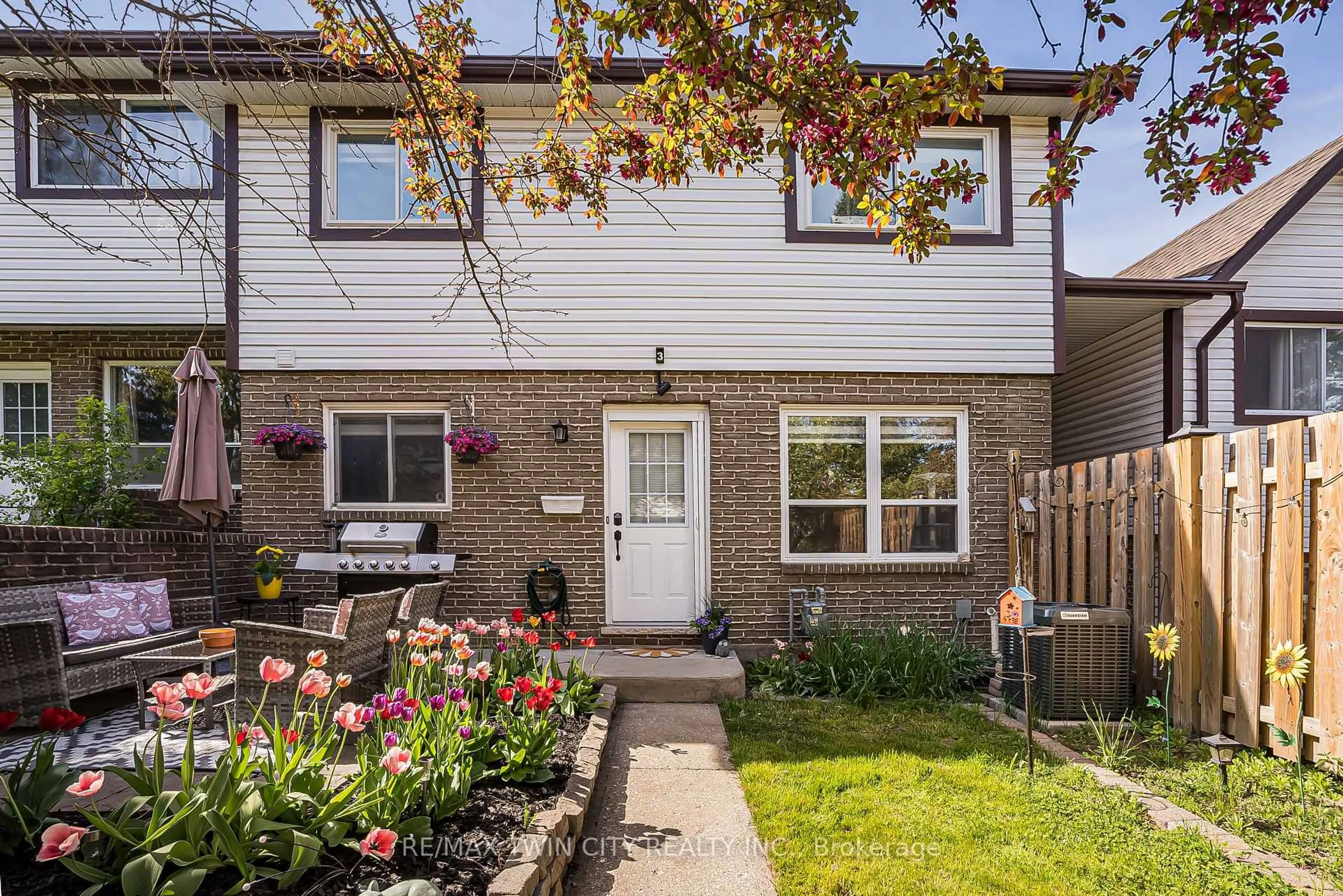 Unknown for 391 Pioneer Dr #3, Kitchener Ontario N2P 1L8