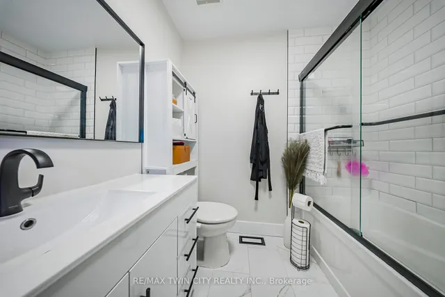 Additional property image - 391 Pioneer Dr Unit 3
