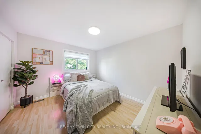 Additional property image - 391 Pioneer Dr Unit 3